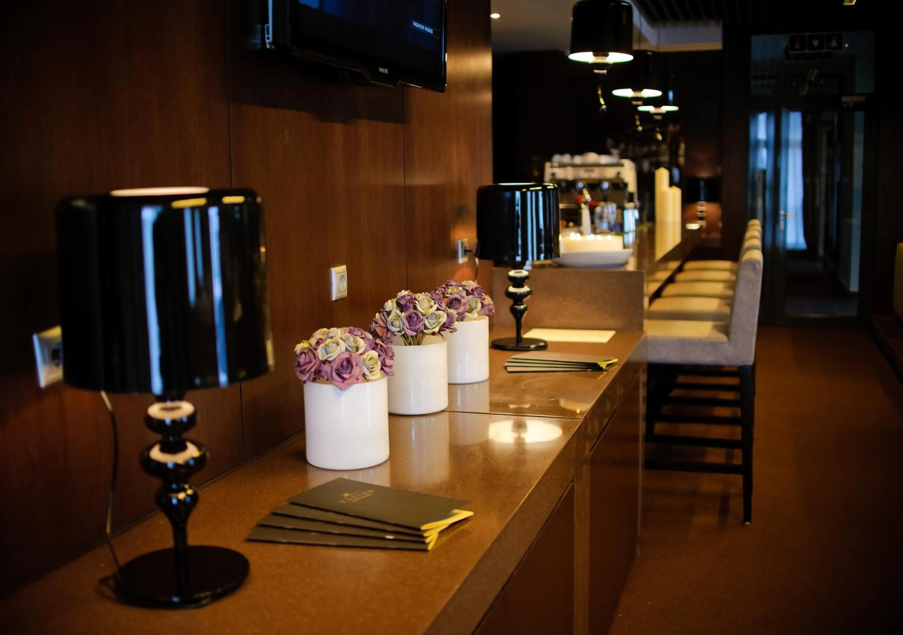 Restaurant/places to eat in Voyage Hotel