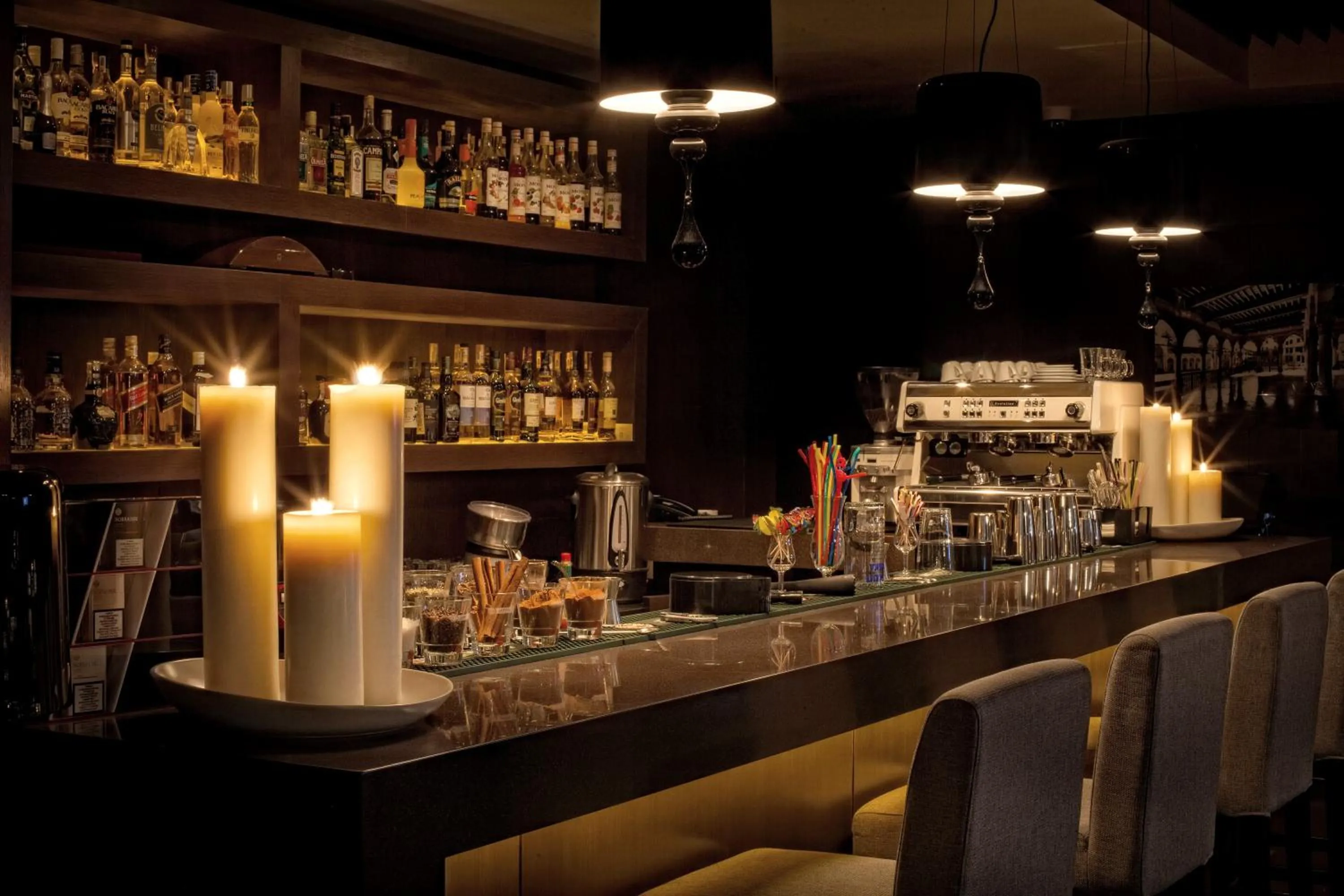 Restaurant/places to eat in Voyage Hotel