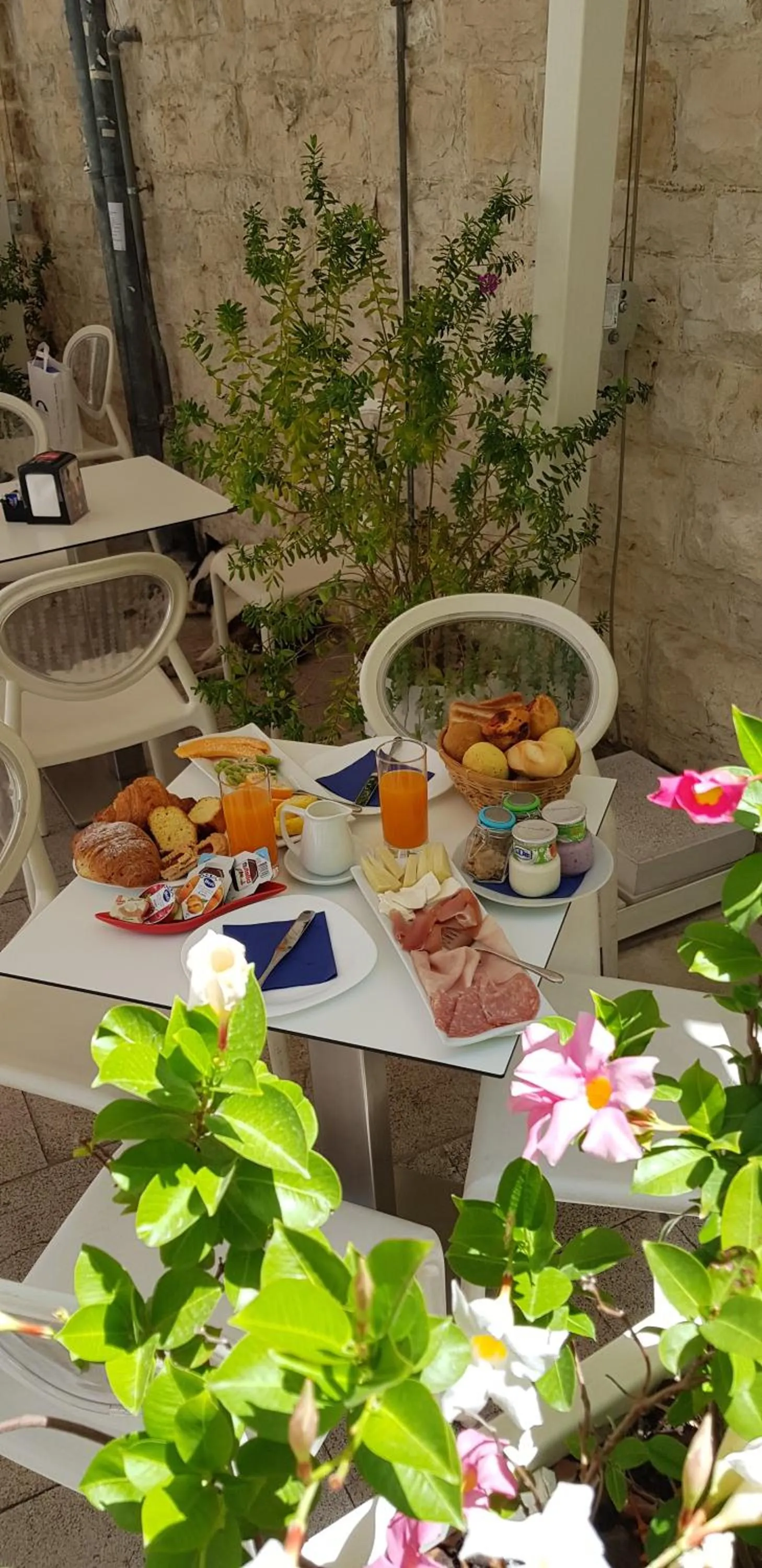 Continental breakfast in B&B Torrente Antico