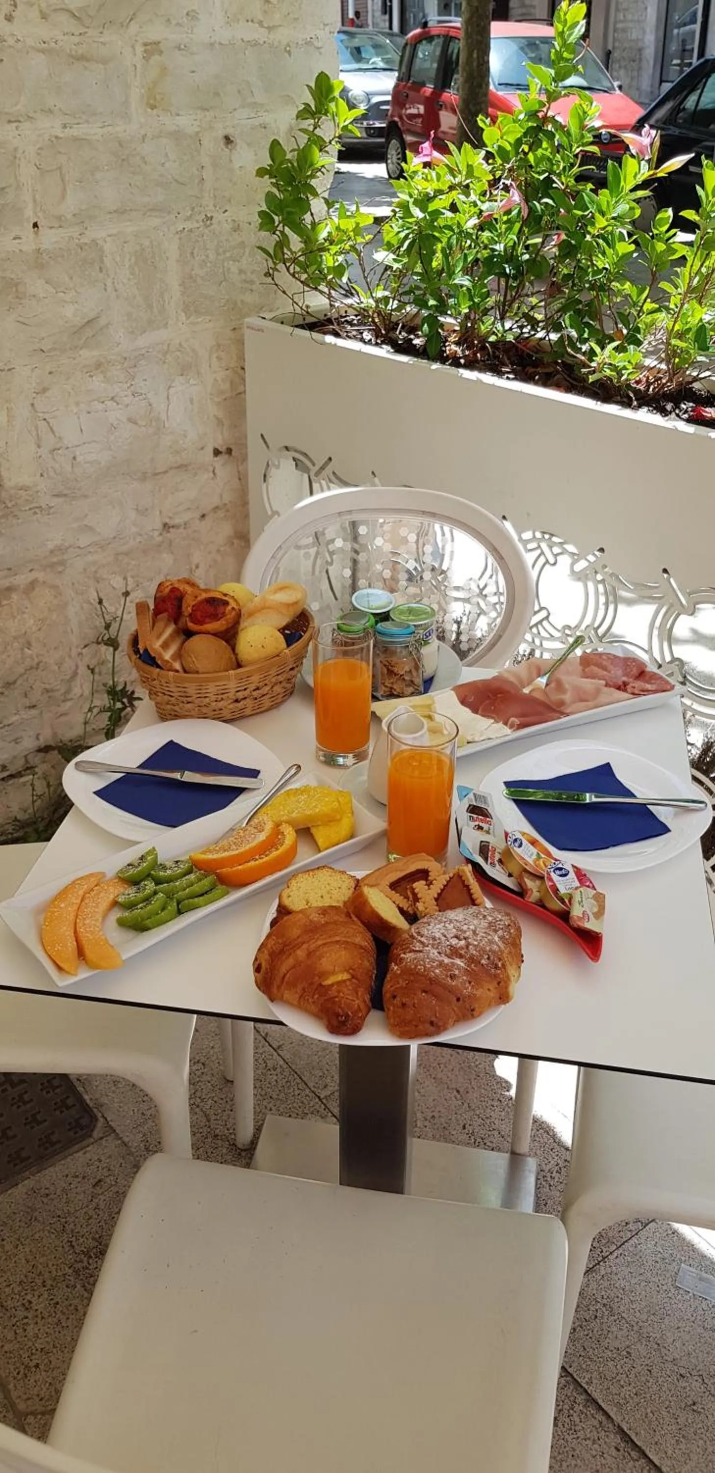 Continental breakfast in B&B Torrente Antico