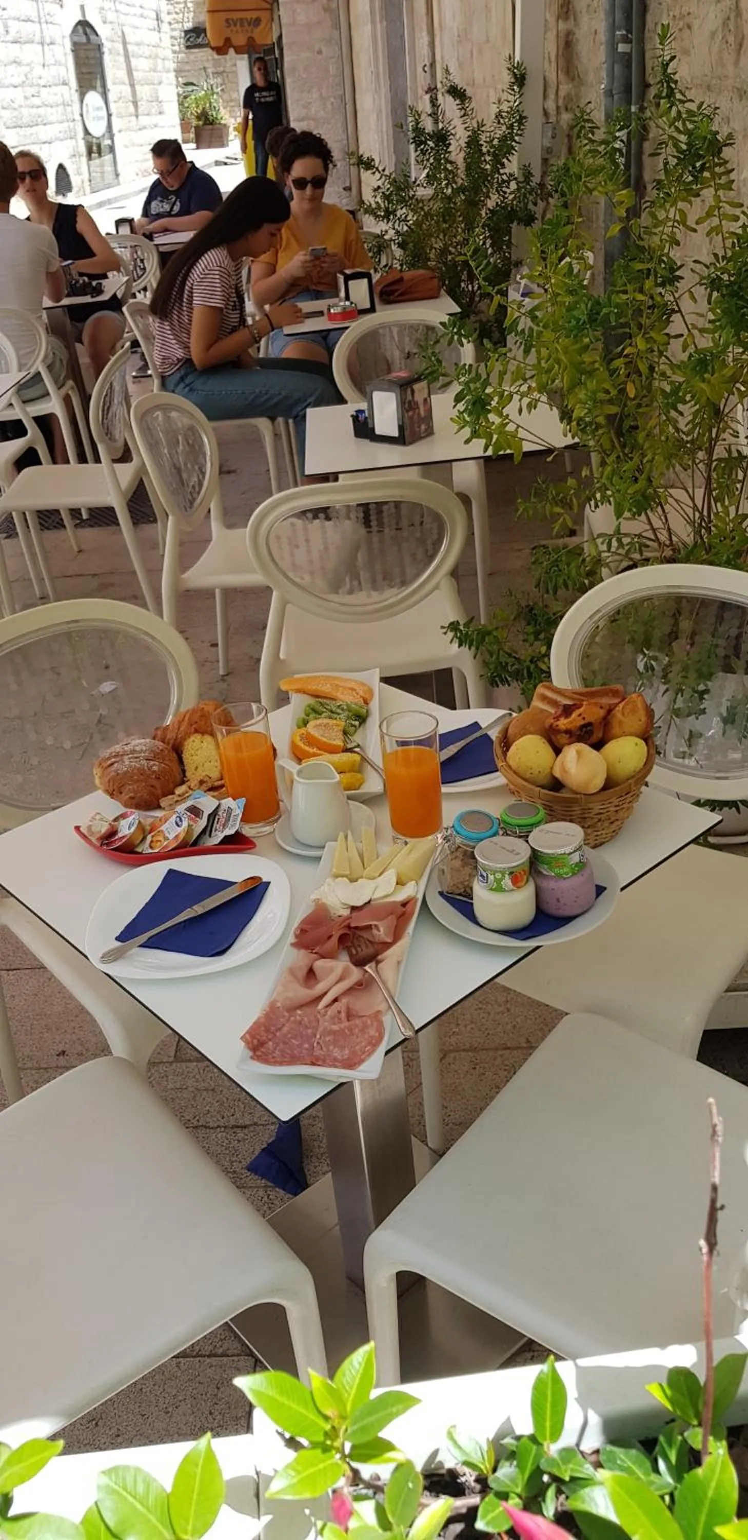 Continental breakfast in B&B Torrente Antico