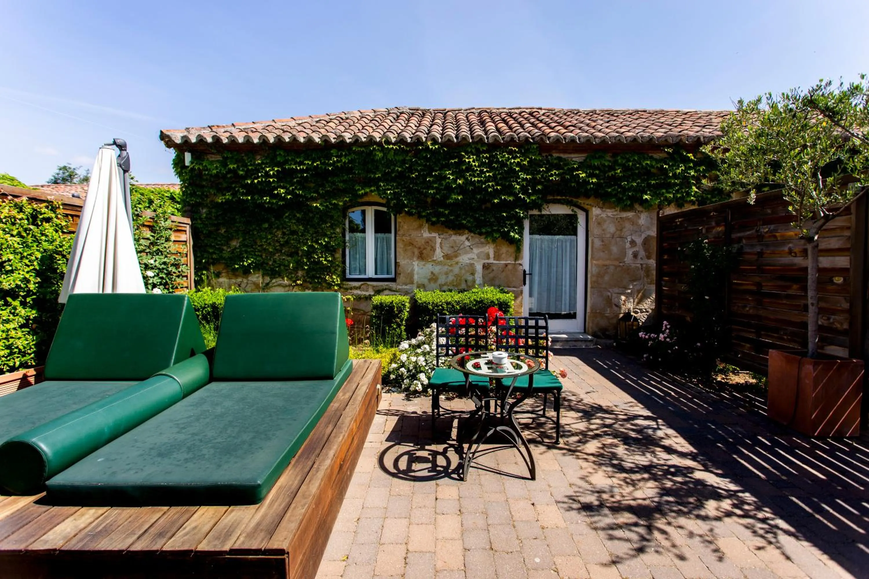 Garden in Hacienda Zorita Wine Hotel & Spa - Small Luxury Hotels