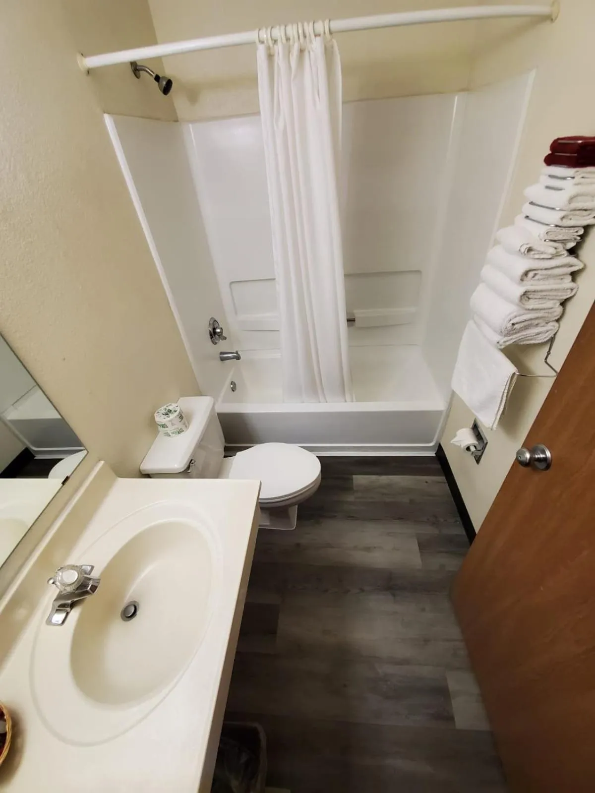 Bathroom in Americas Choice Inn & Suites