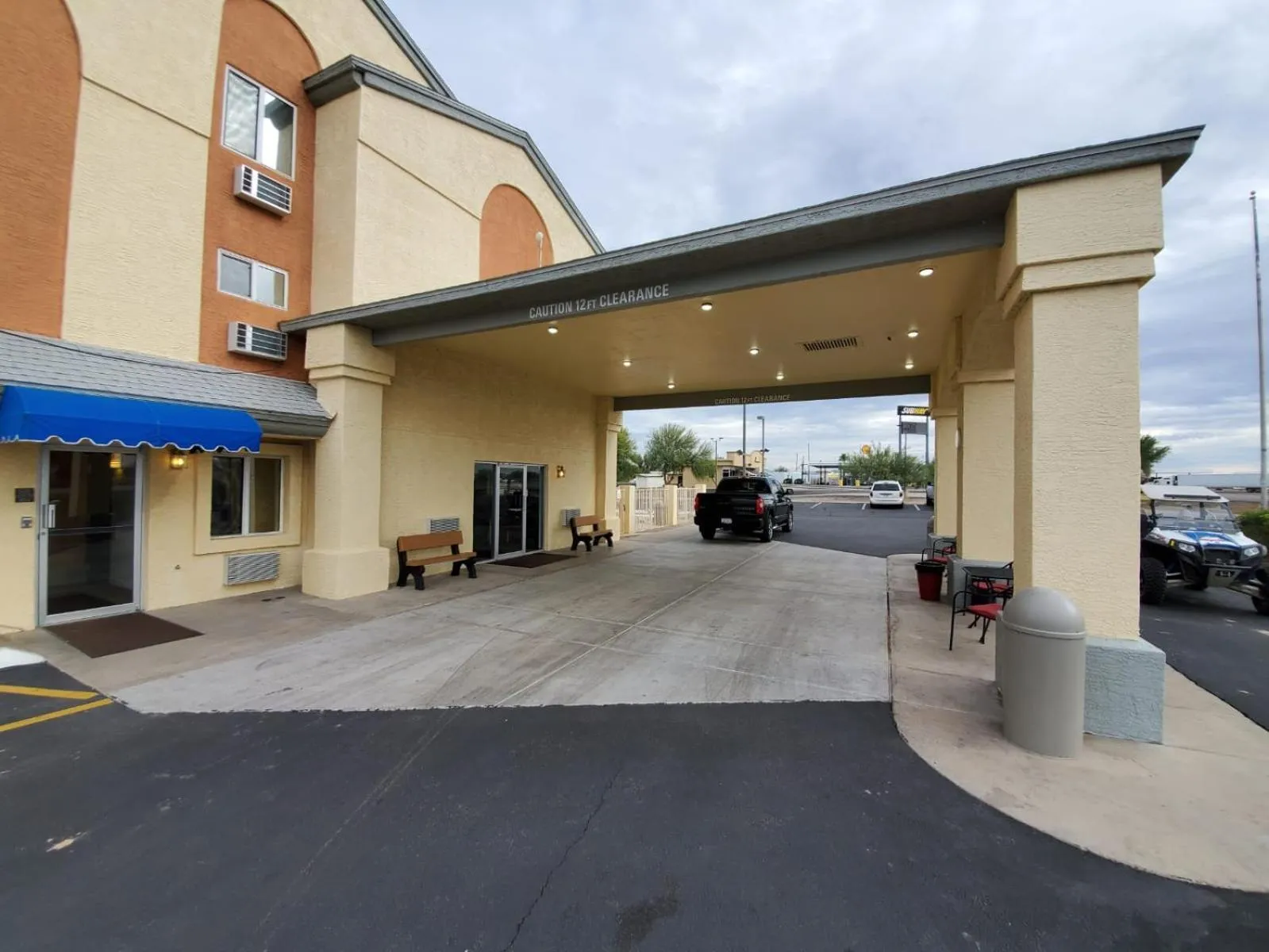 Property building in Americas Choice Inn & Suites