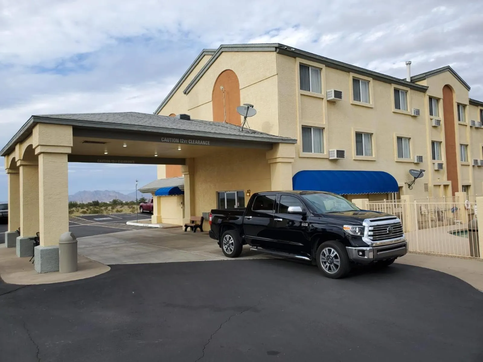 Property building in Americas Choice Inn & Suites