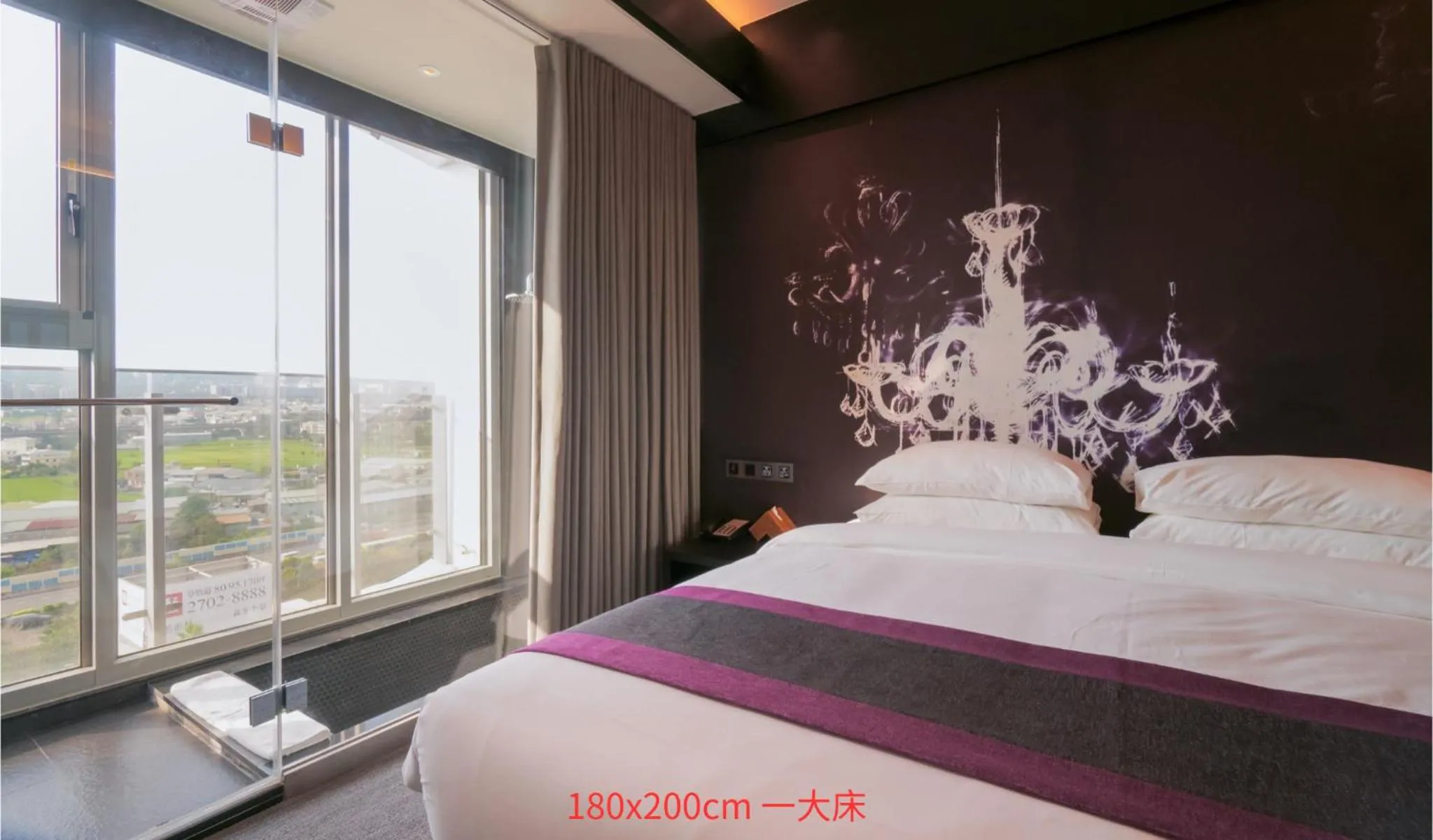 Bed in Royal Roi Hotel