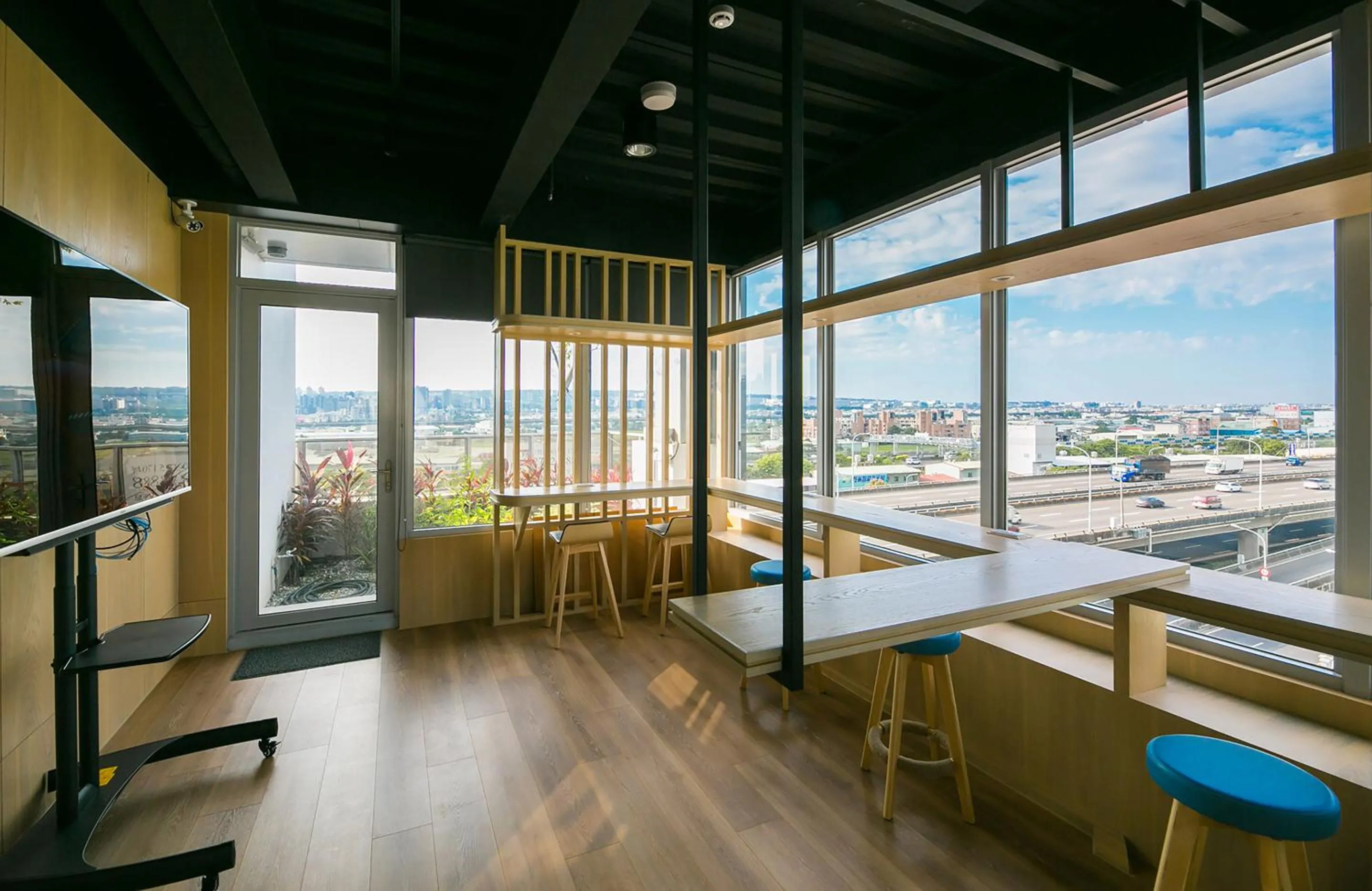 Seating area in Royal Roi Hotel