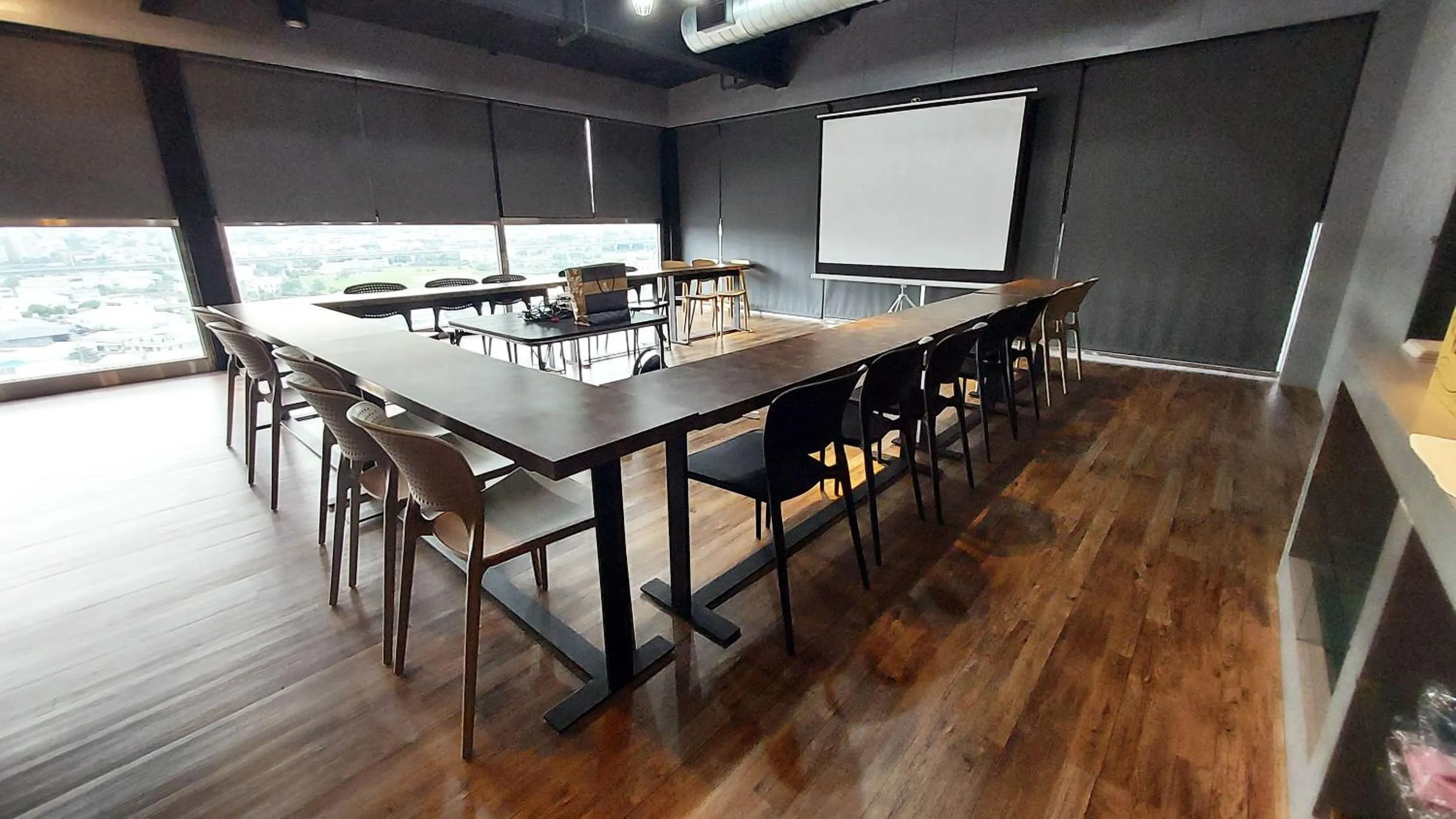 Business facilities in Royal Roi Hotel