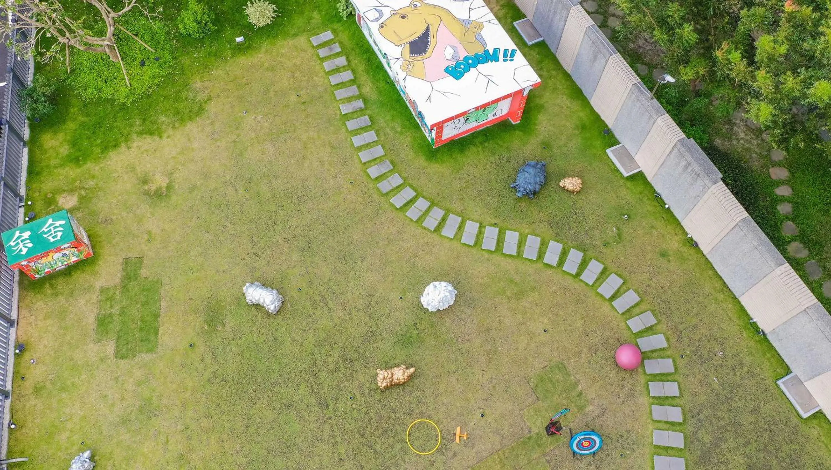 Garden in Royal Roi Hotel