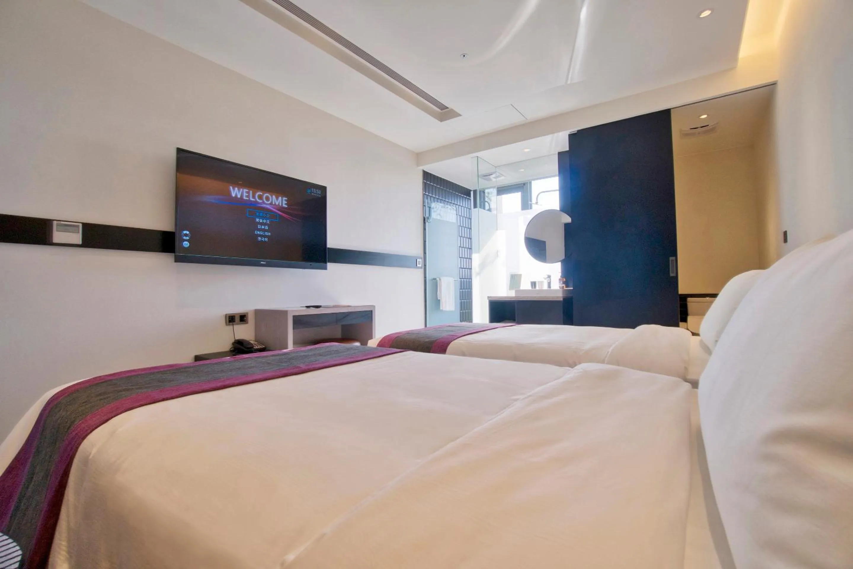 Photo of the whole room, Bed in Royal Roi Hotel