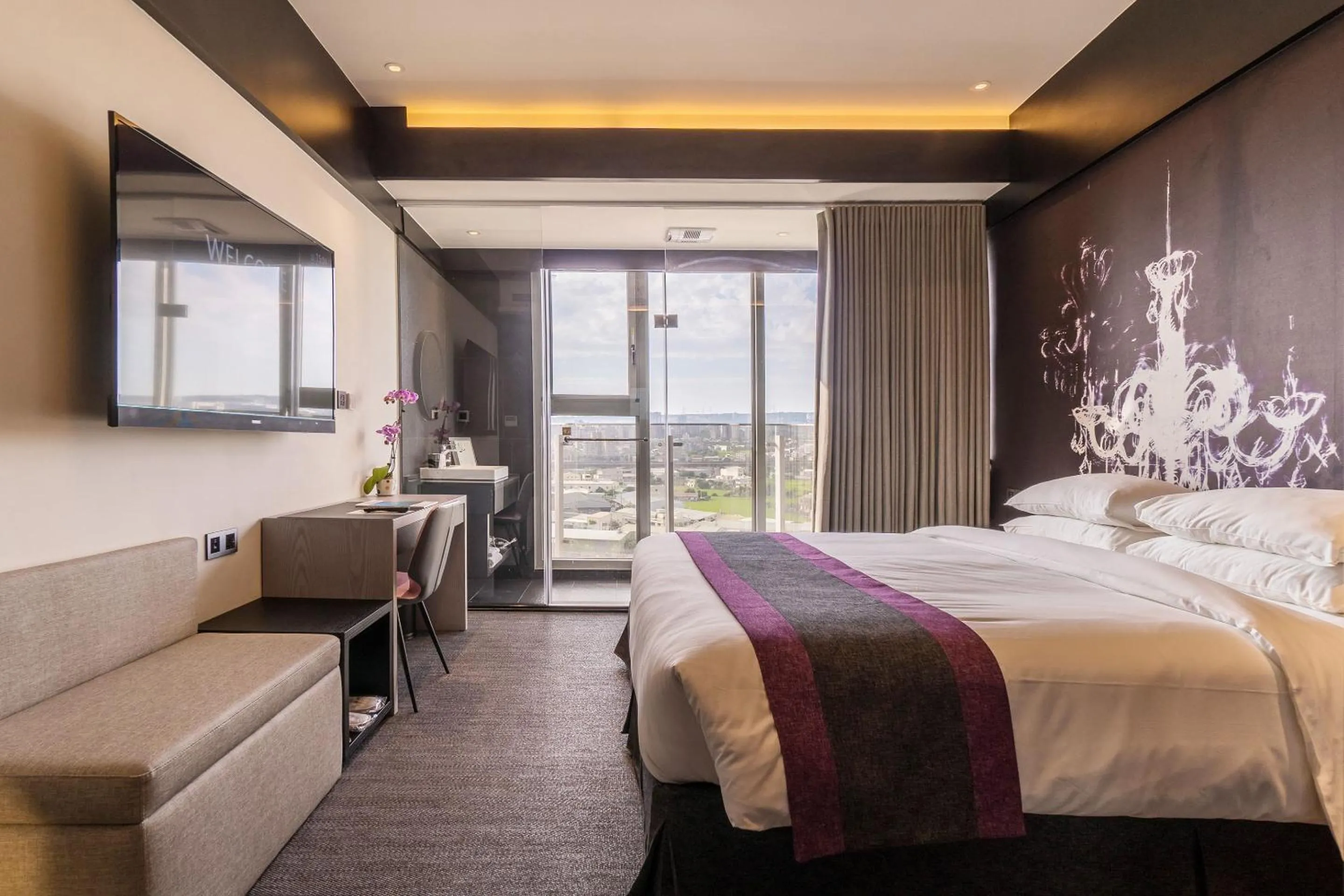 Photo of the whole room, Bed in Royal Roi Hotel