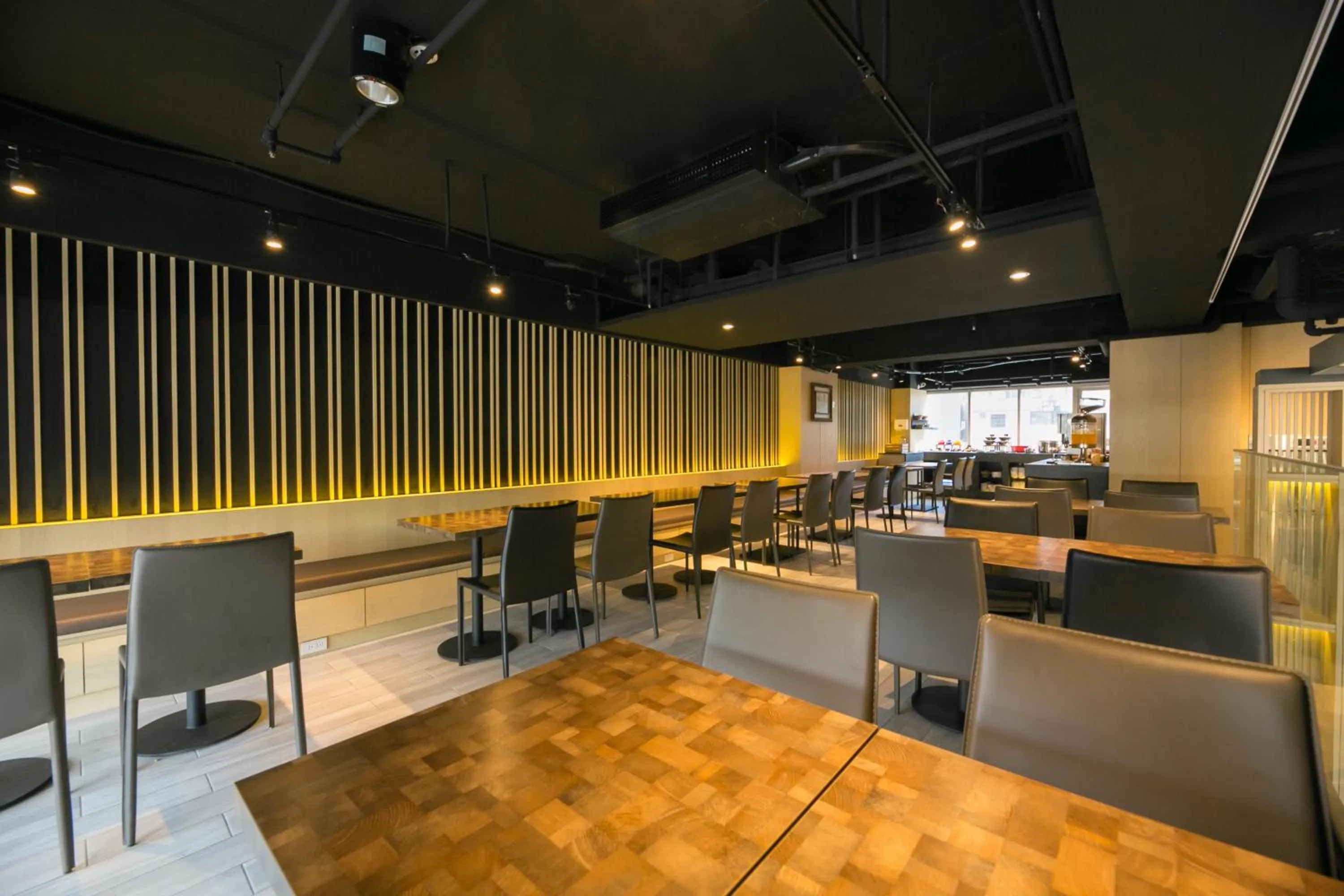 Restaurant/places to eat in Royal Roi Hotel