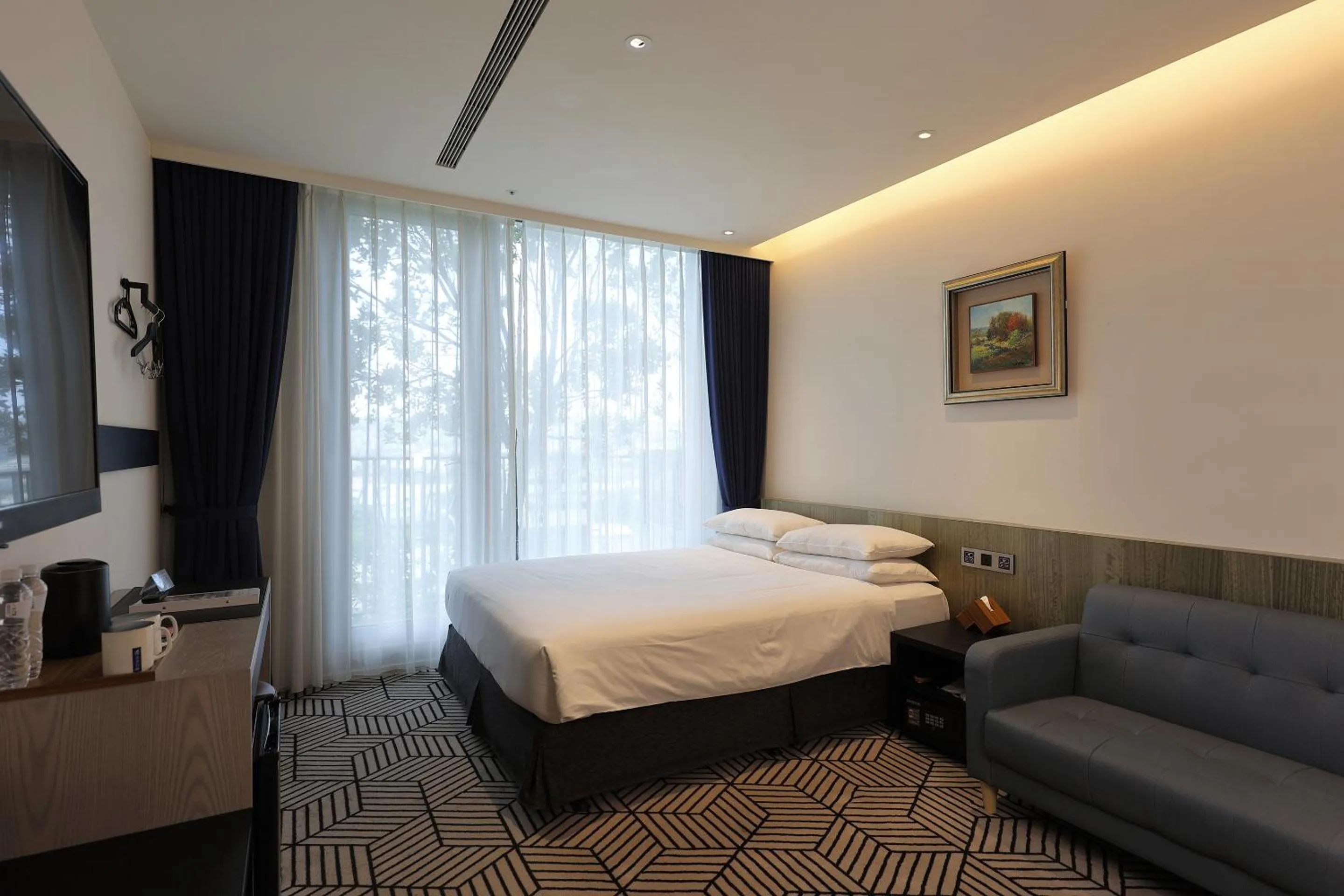 Photo of the whole room, Bed in Royal Roi Hotel