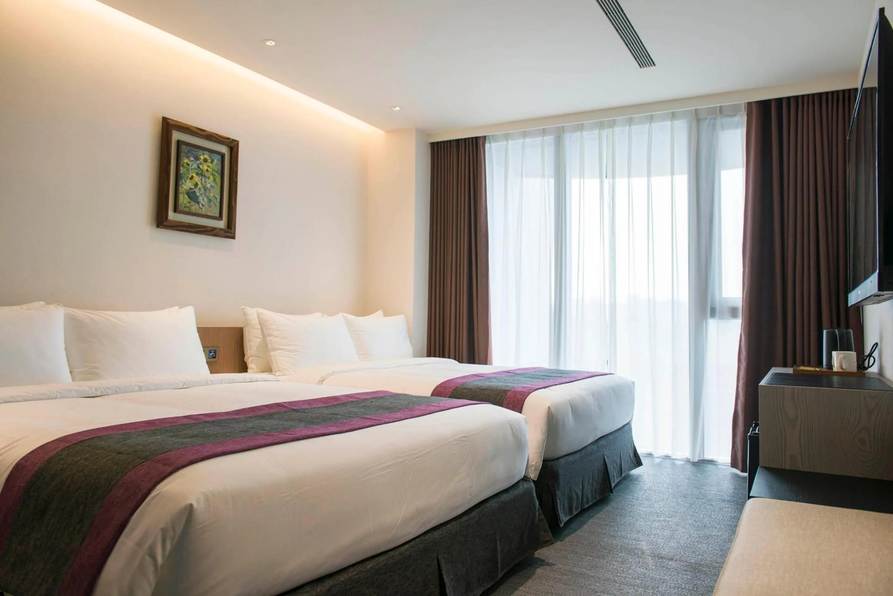 Bed in Royal Roi Hotel