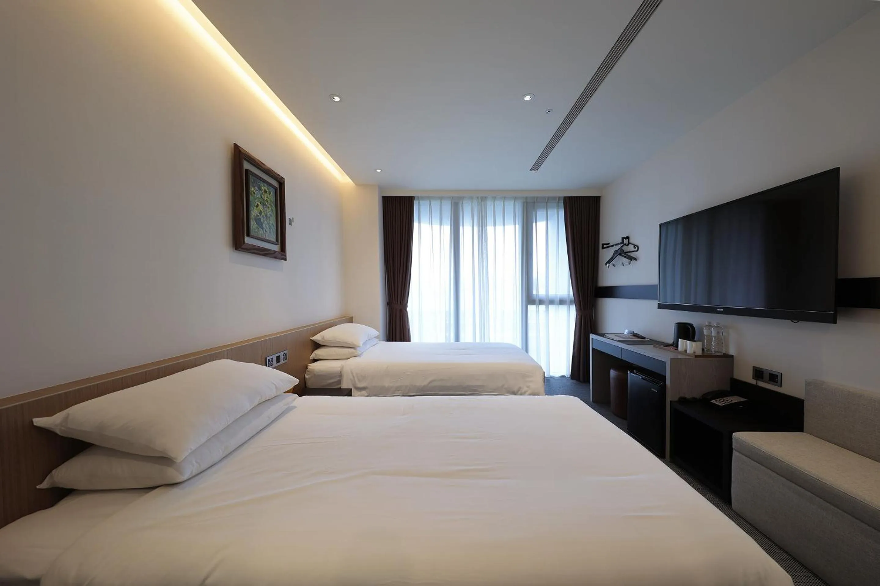 Photo of the whole room, Bed in Royal Roi Hotel