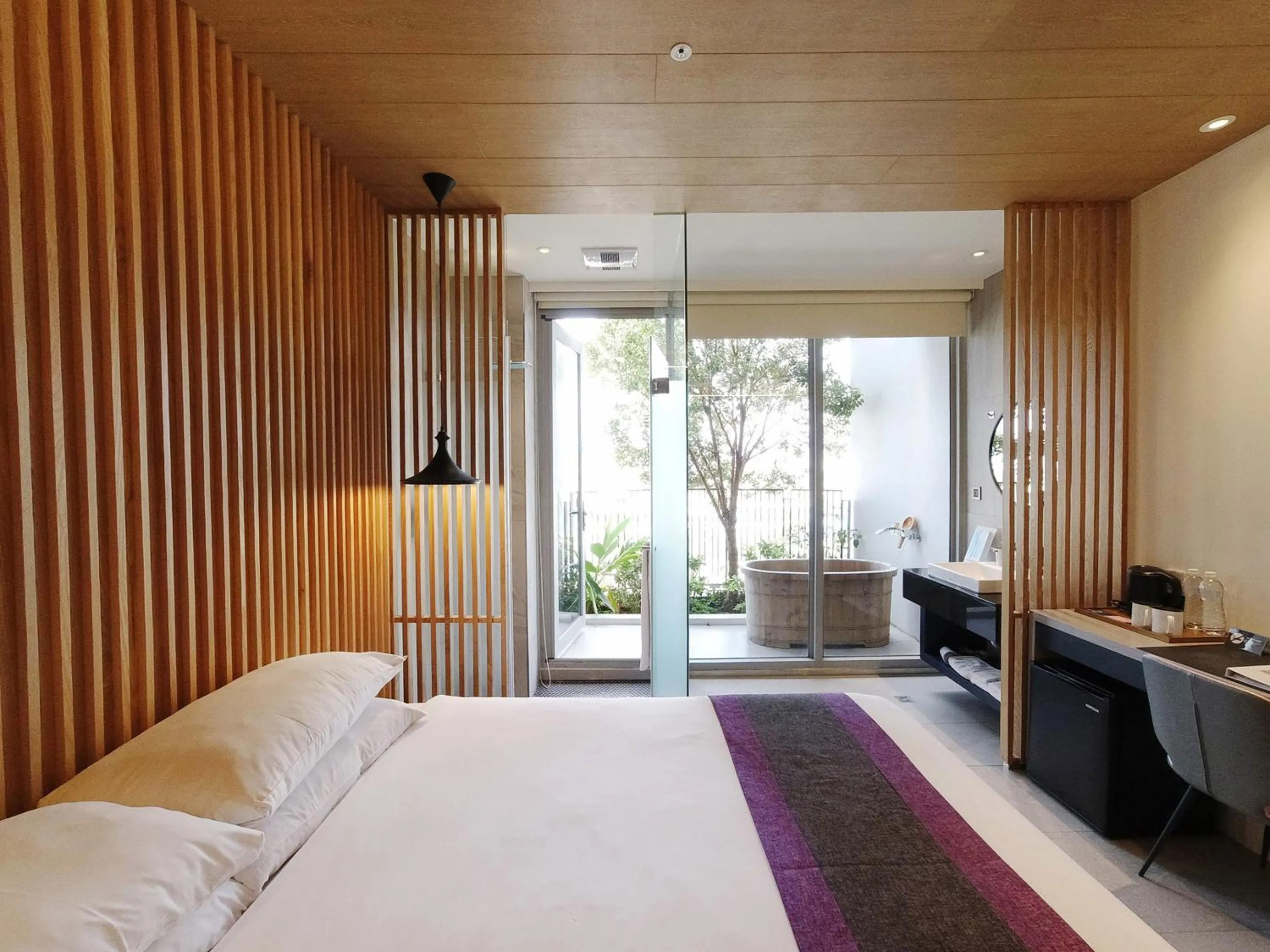 Photo of the whole room, Bed in Royal Roi Hotel