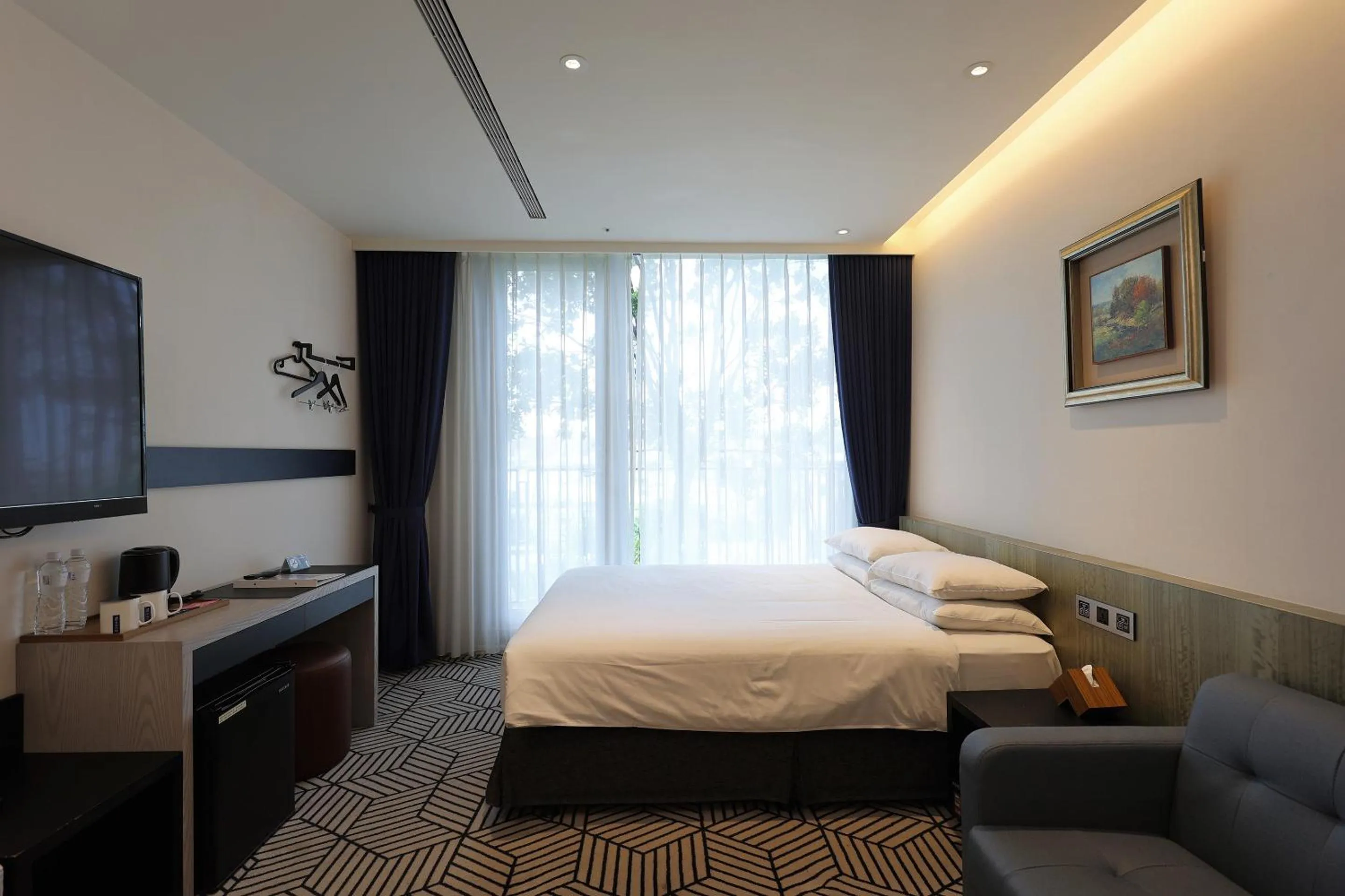 Photo of the whole room, Bed in Royal Roi Hotel