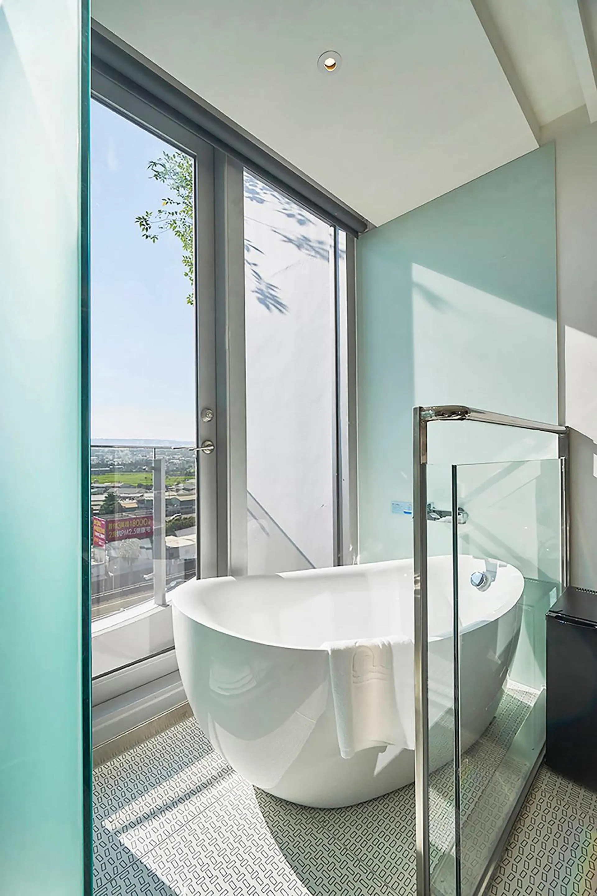 Bath in Royal Roi Hotel