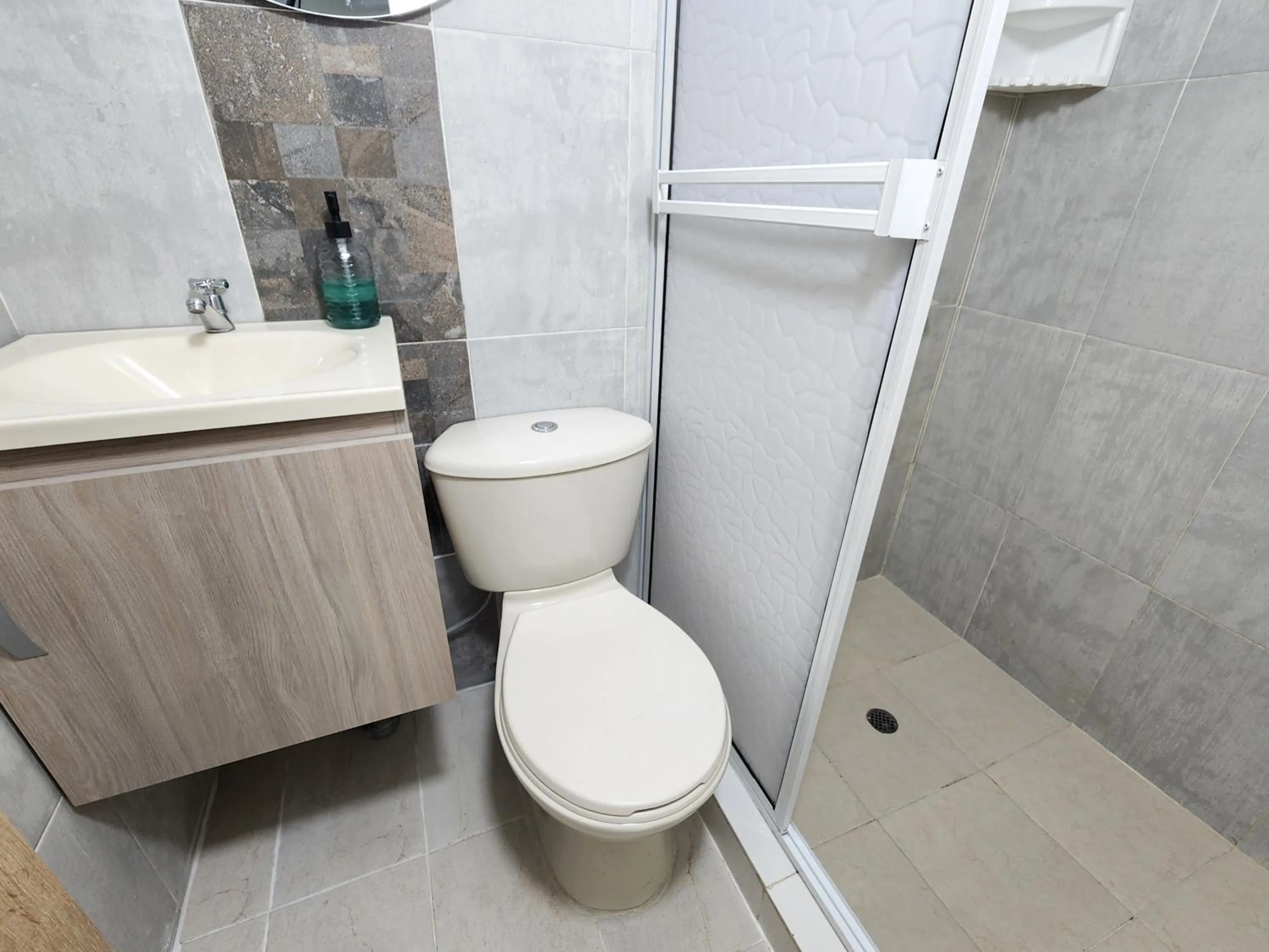 Bathroom in Apartamento con acceso directo a la playa - Bedviajes