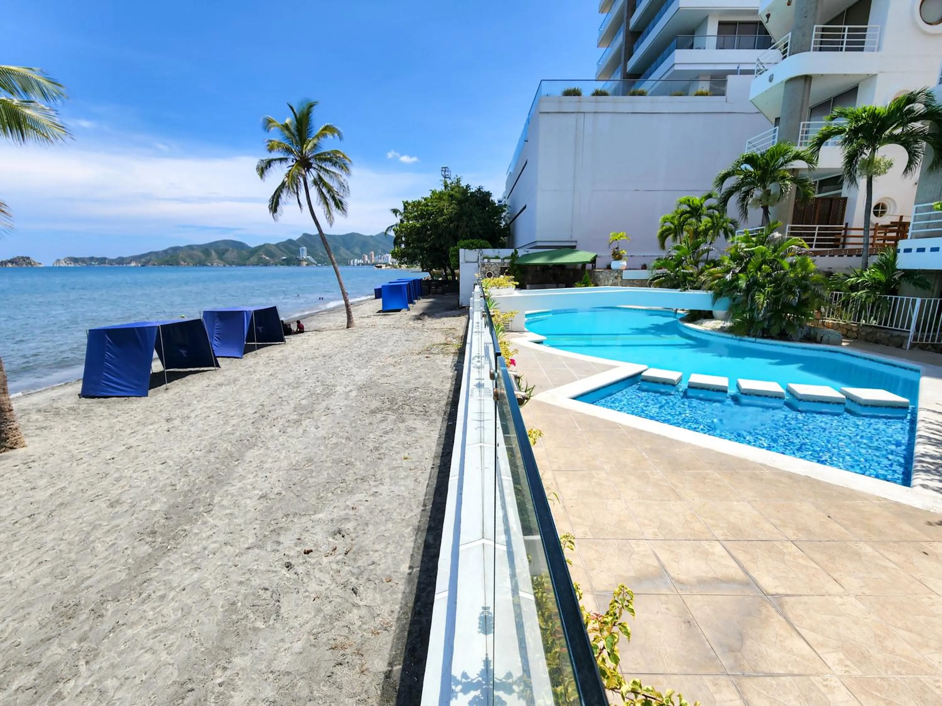 Beach in Apartamento con acceso directo a la playa - Bedviajes