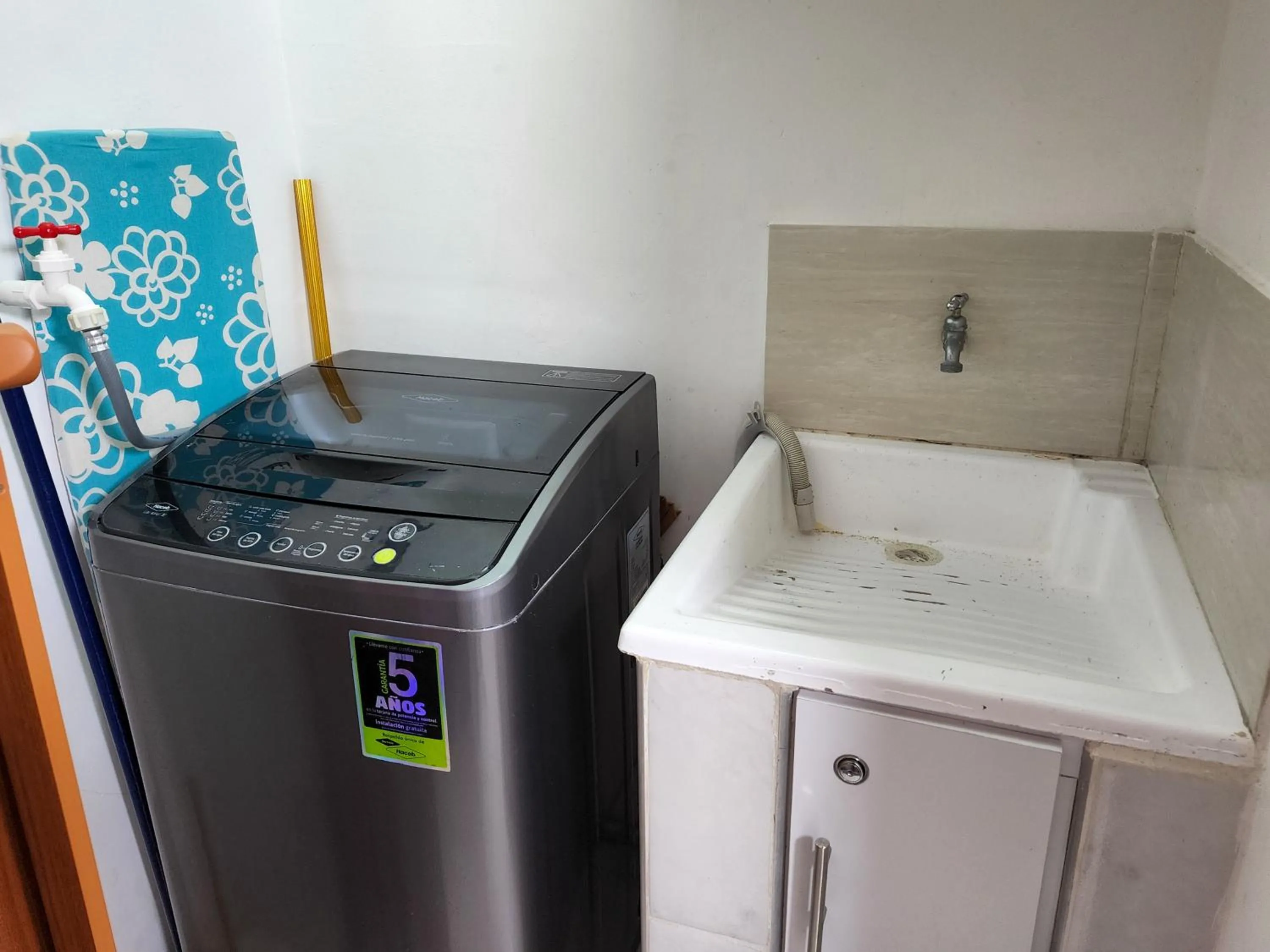 washing machine in Apartamento con acceso directo a la playa - Bedviajes