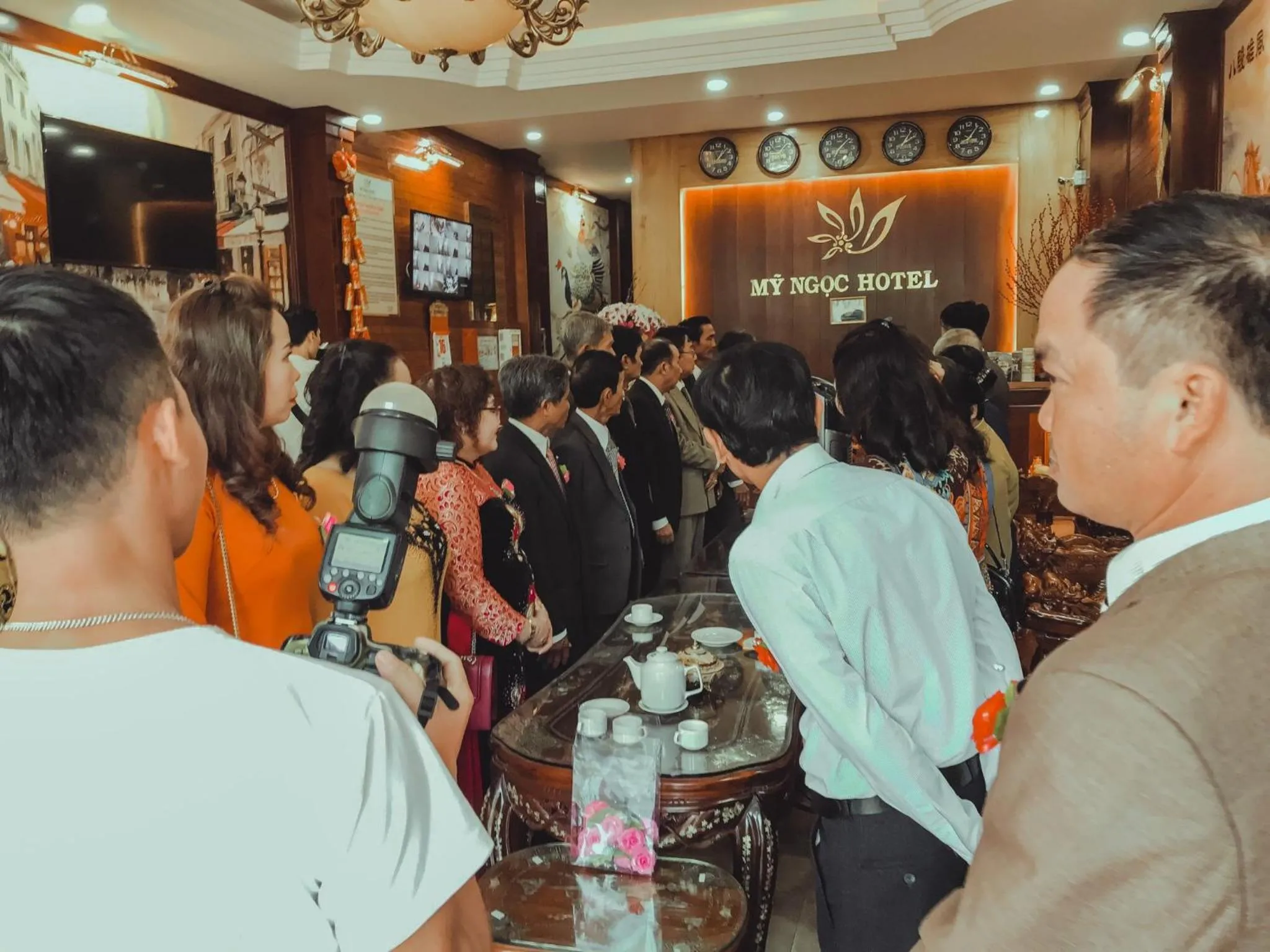 People in KHÁCH SẠN MỸ NGỌC