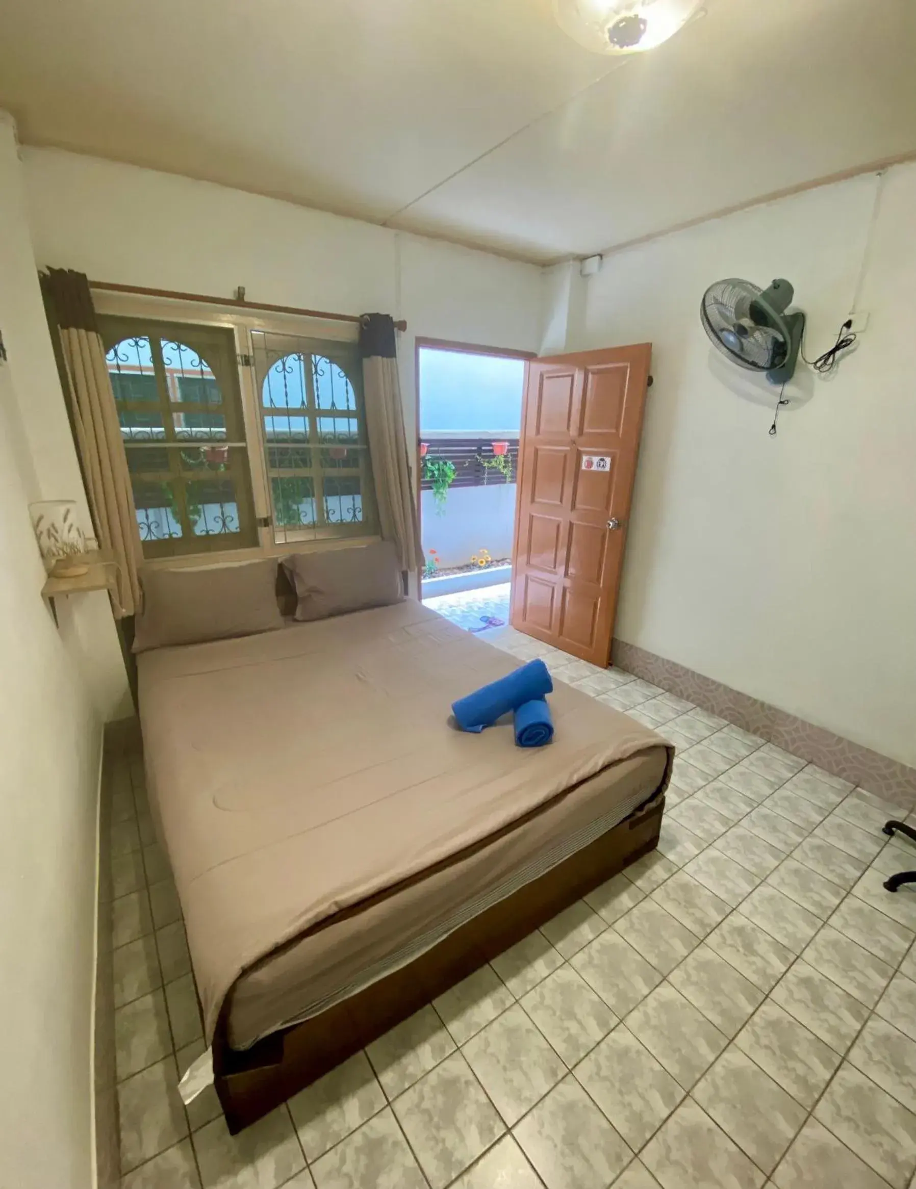 Standard Double Room with Fan in Plaza Huahin Standard Double Room with Fan in Plaza Huahin