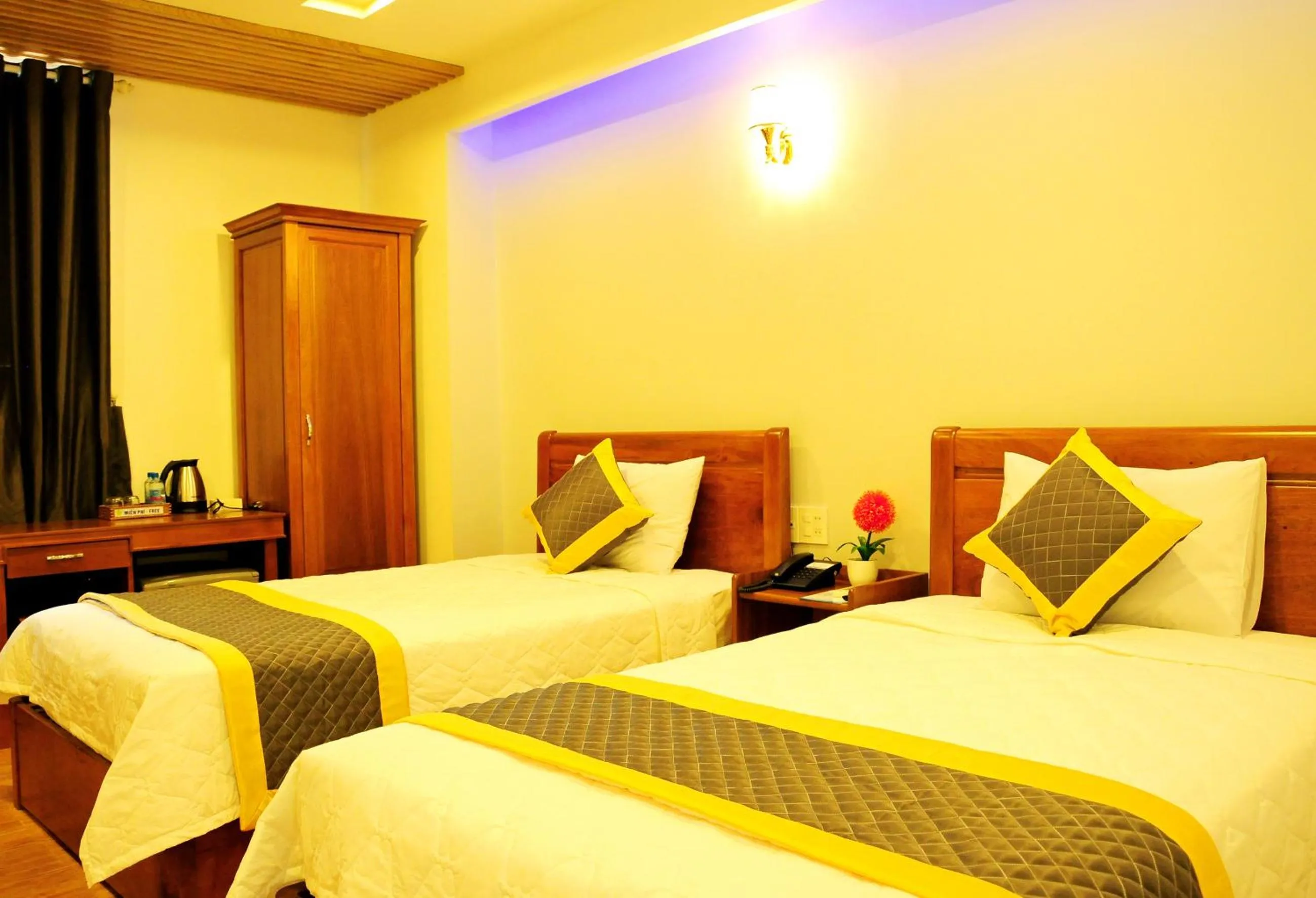 Bed in SEASIDE HOTEL