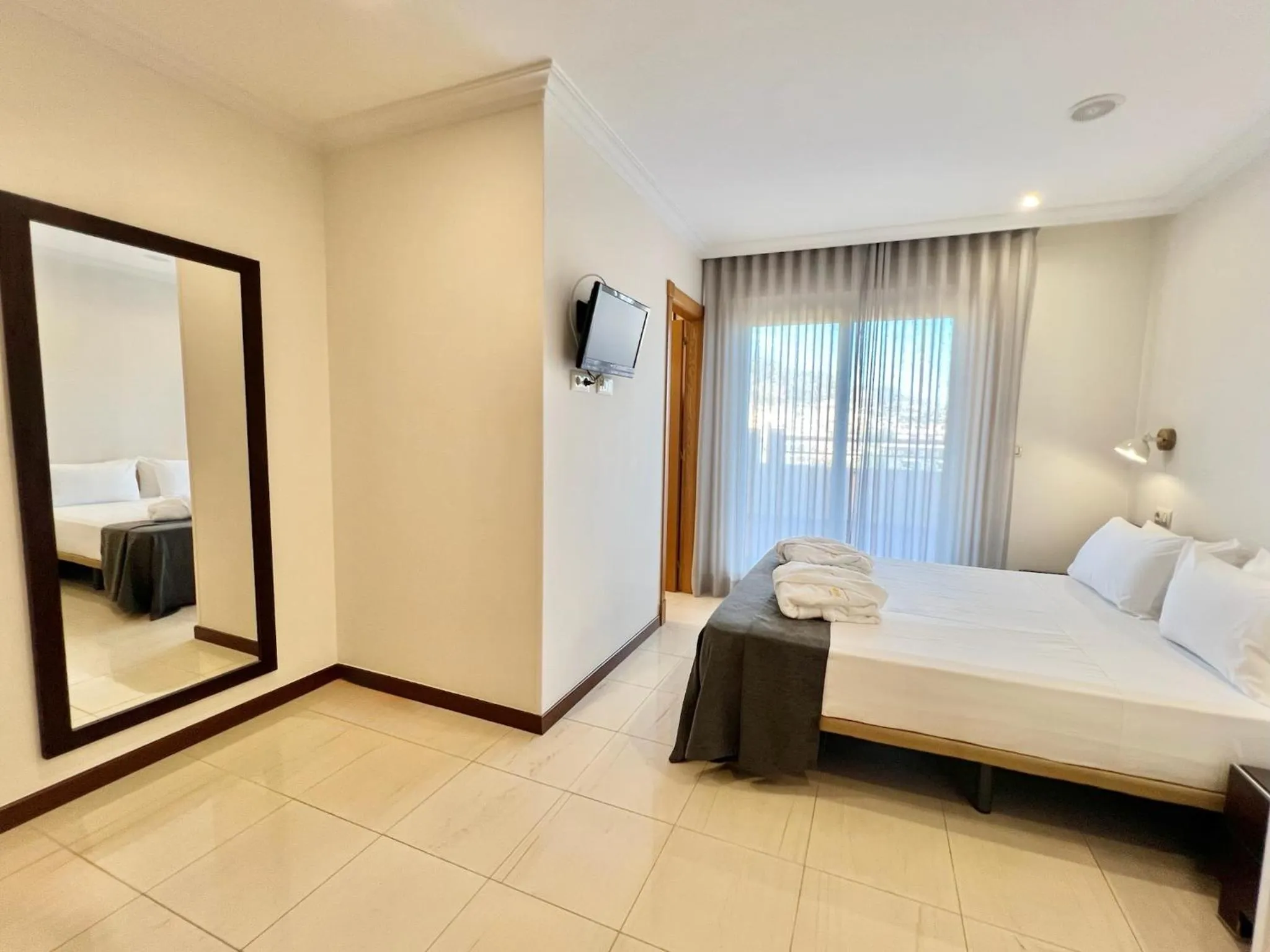 TV and multimedia, Bed in Apartamentos Mediterráneo Real