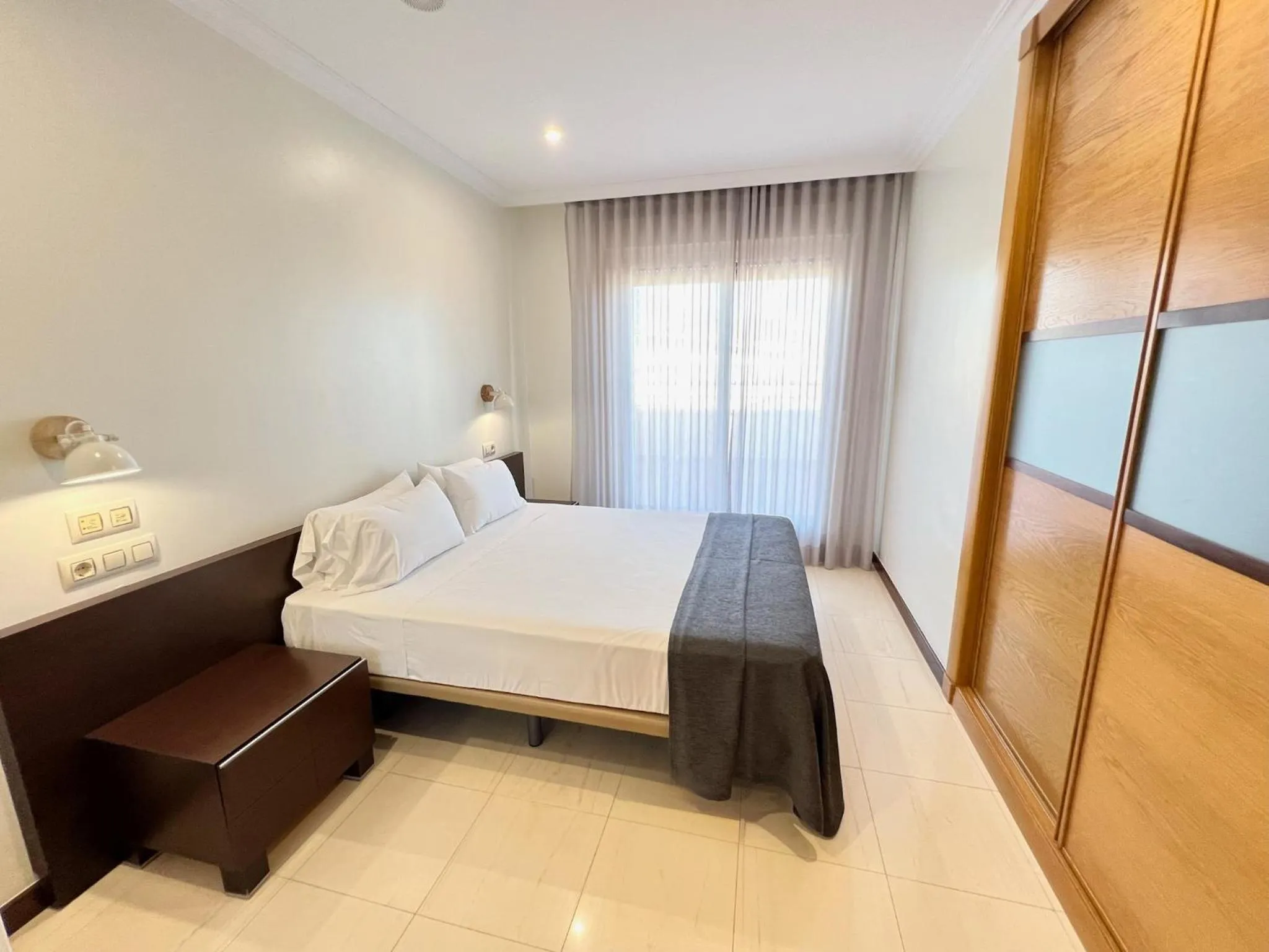 Bedroom, Bed in Apartamentos Mediterráneo Real