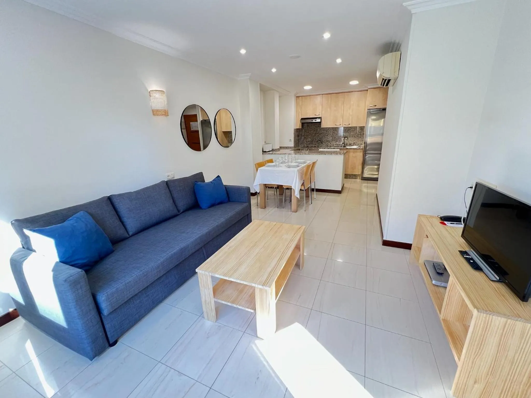 TV and multimedia in Apartamentos Mediterráneo Real