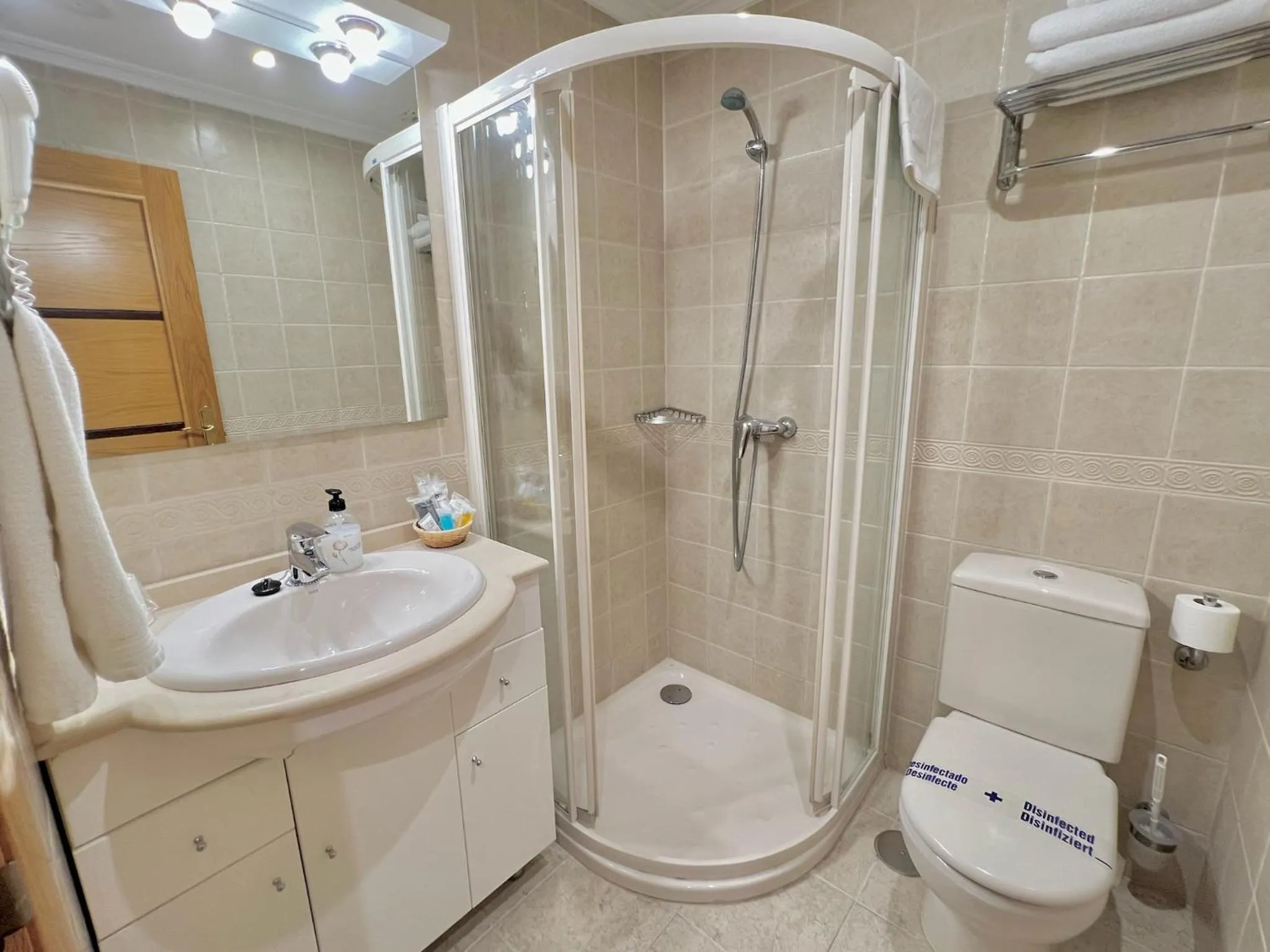 Shower in Apartamentos Mediterráneo Real