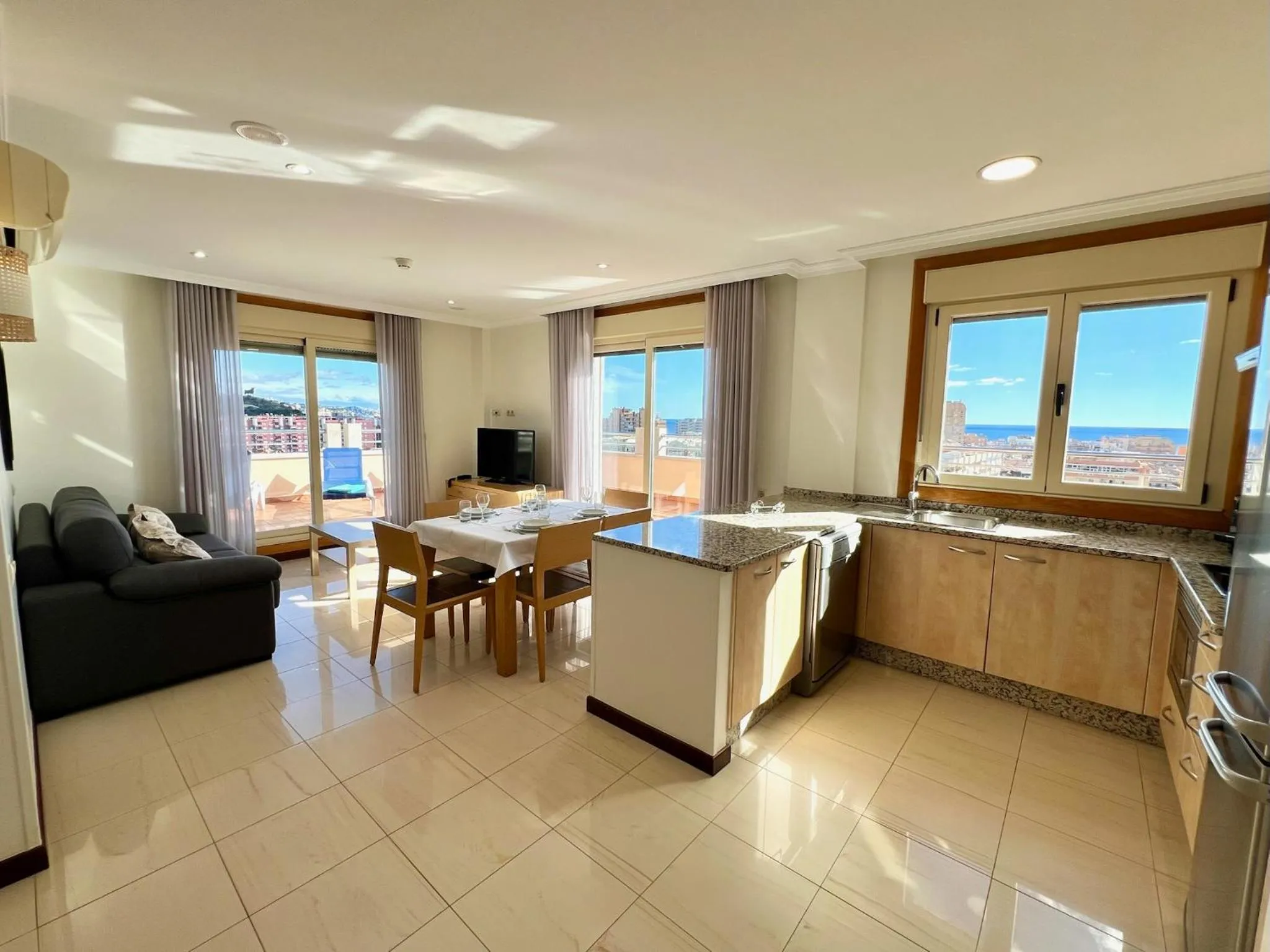 TV and multimedia in Apartamentos Mediterráneo Real