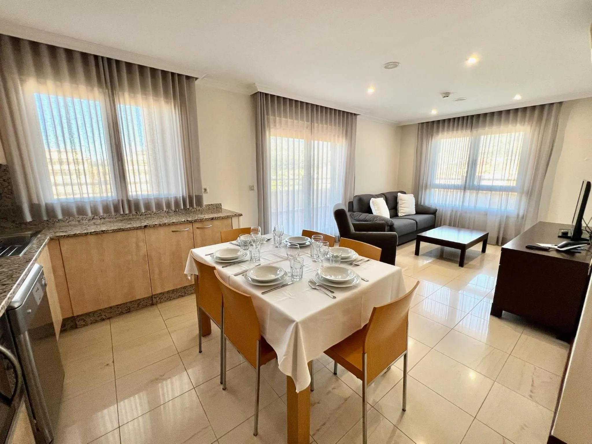 TV and multimedia in Apartamentos Mediterráneo Real