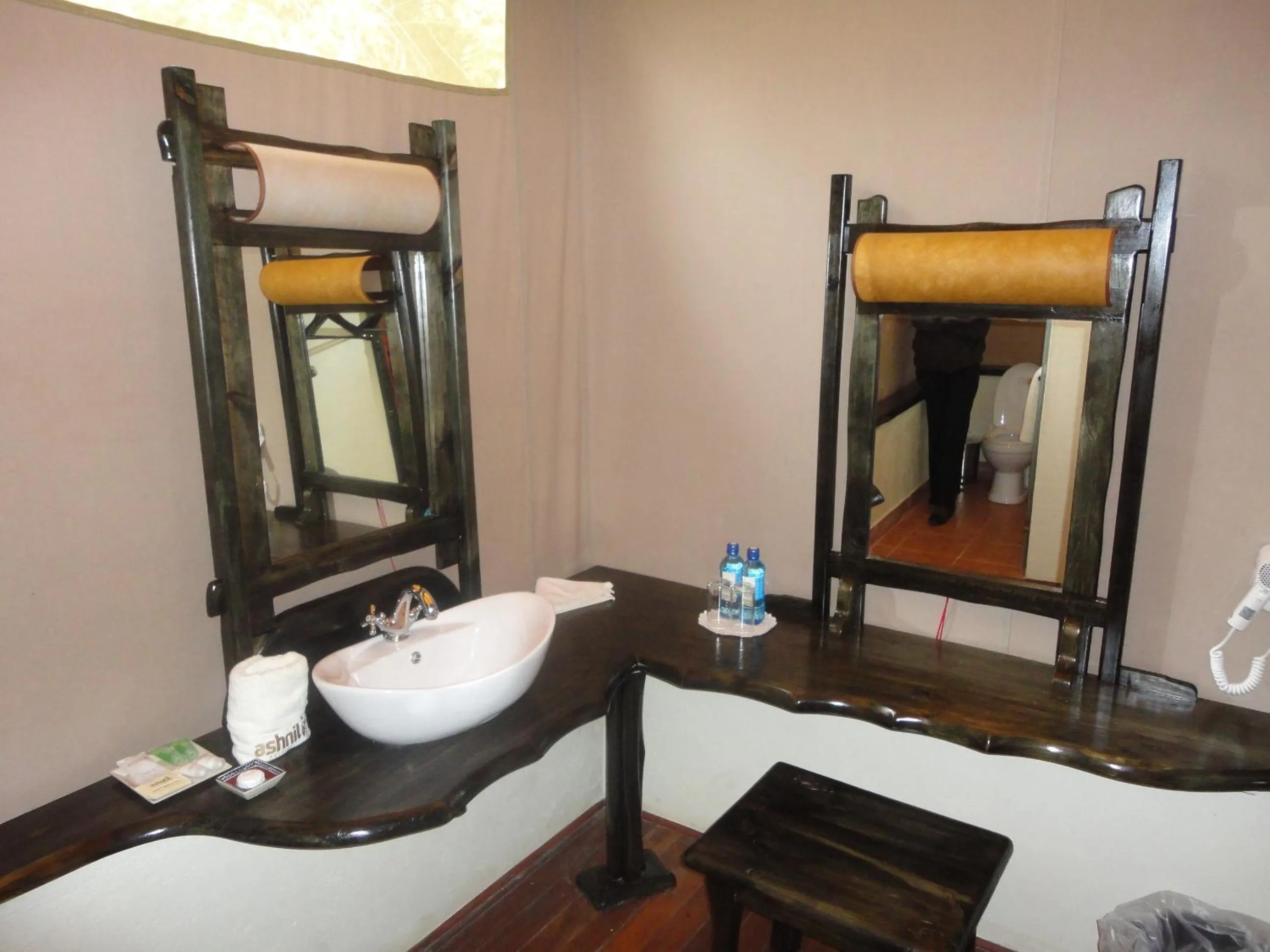 Bathroom in Ashnil Mara Camp