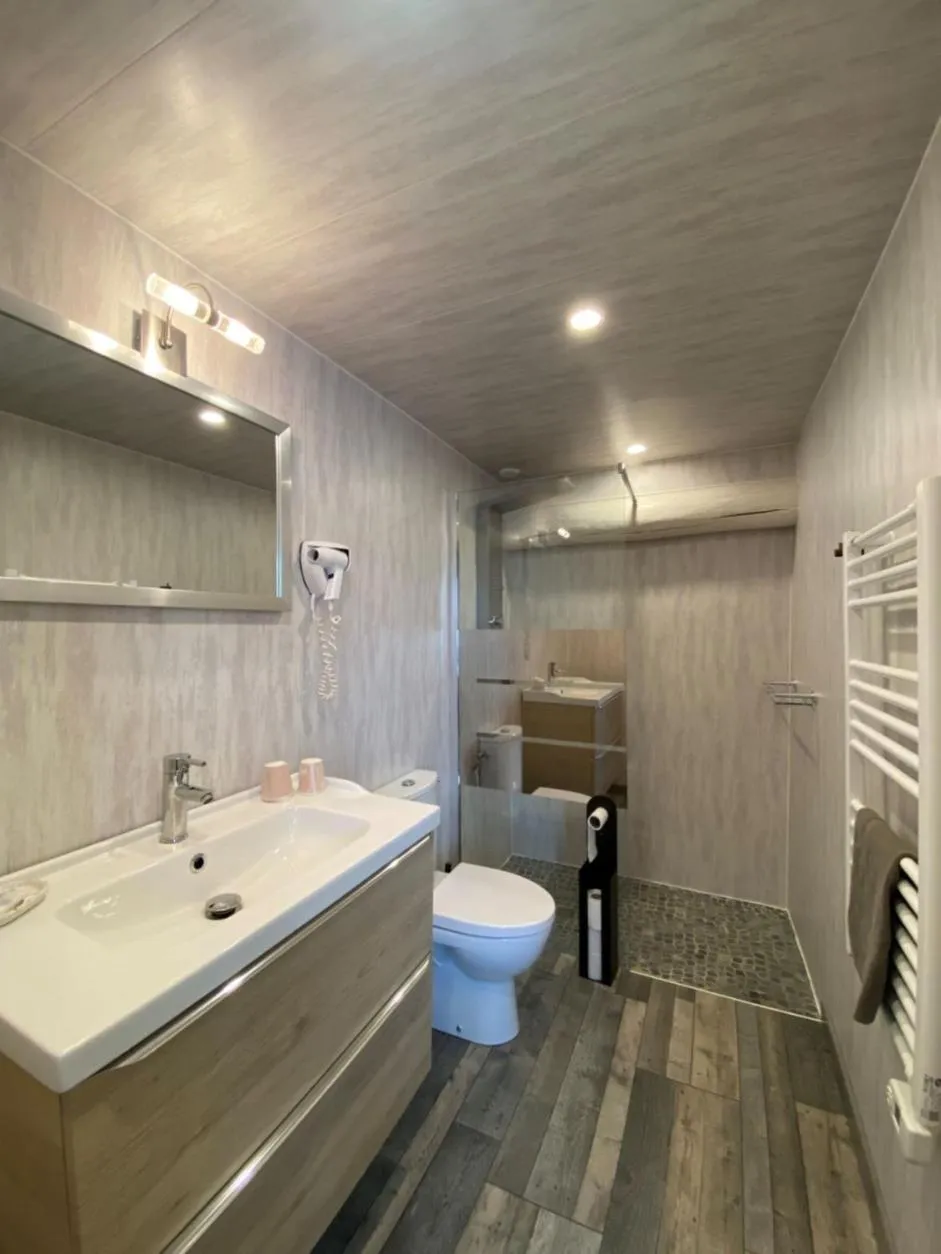 Bathroom in Hotel Mas des Lys