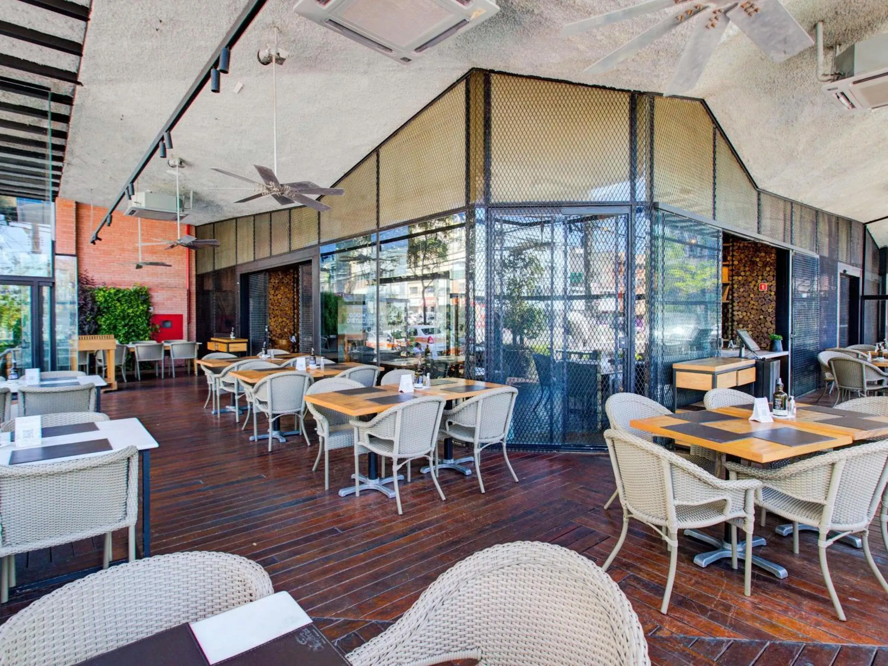 Restaurant/places to eat in ibis Vitoria Praia do Canto Restaurant/places to eat in ibis Vitoria Praia do Canto