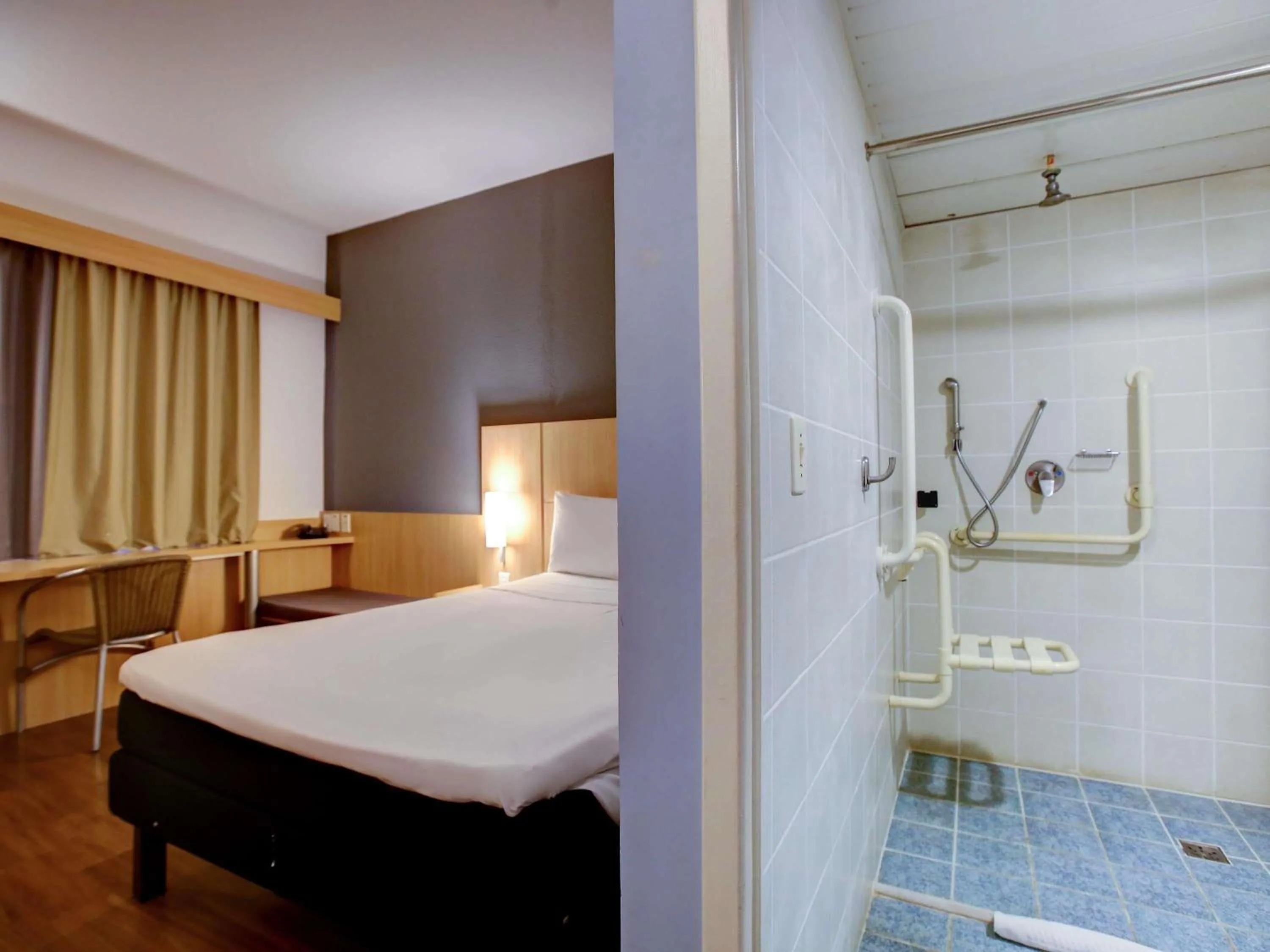 Bedroom, Bed in ibis Vitoria Praia do Canto