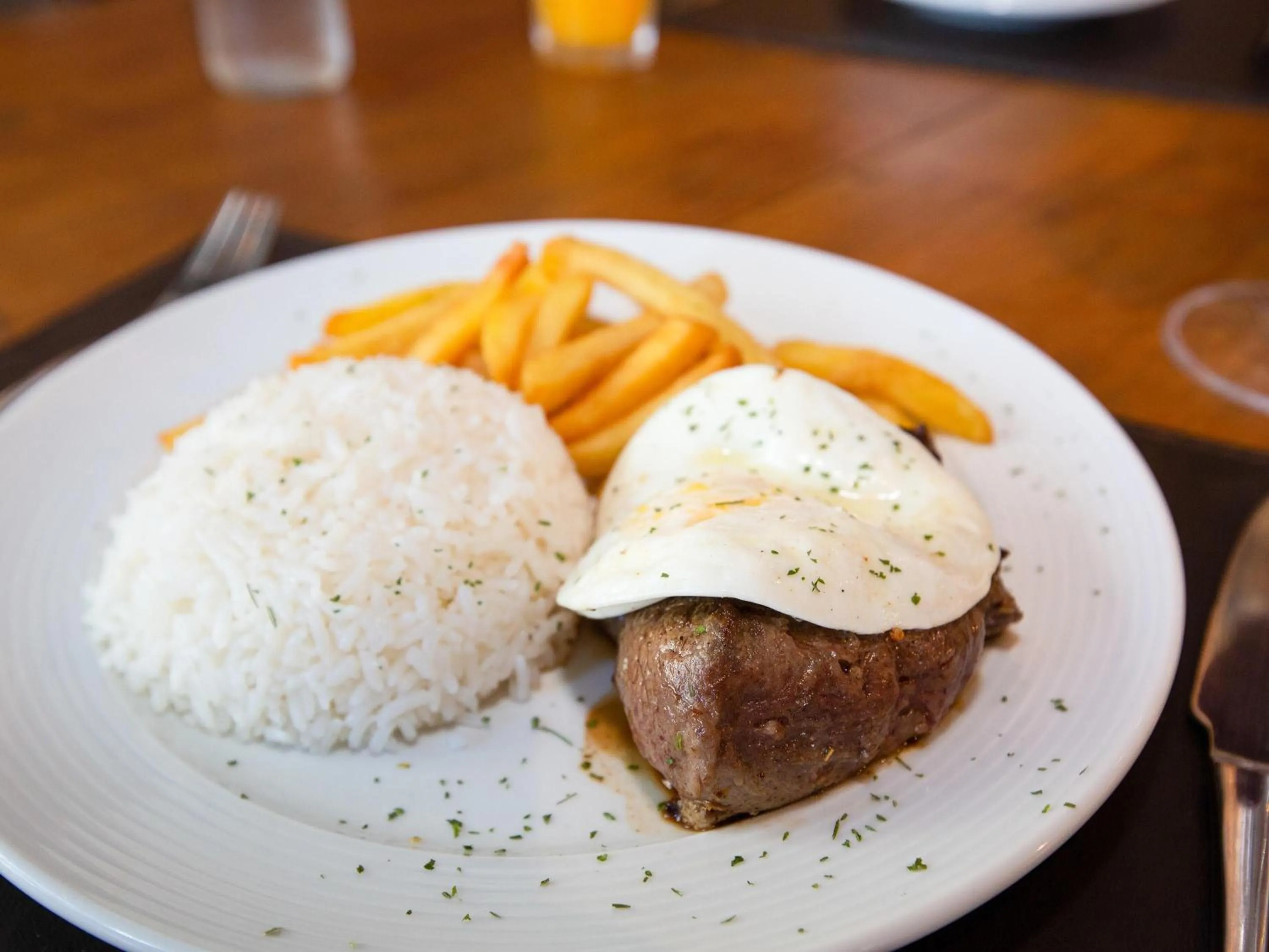 Restaurant/places to eat in ibis Vitoria Praia do Canto