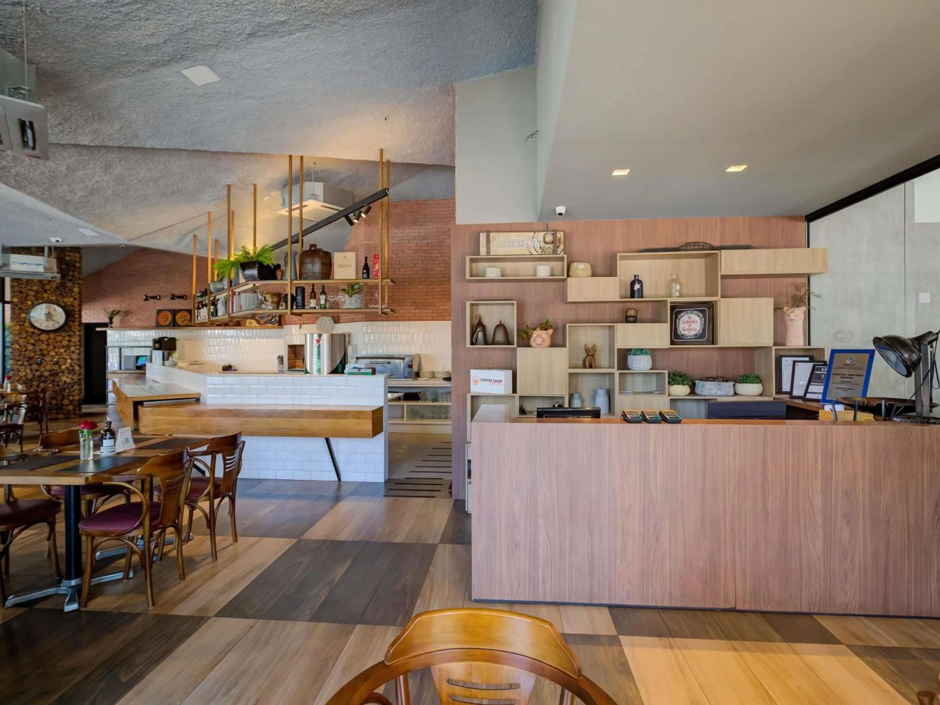 Restaurant/places to eat in ibis Vitoria Praia do Canto