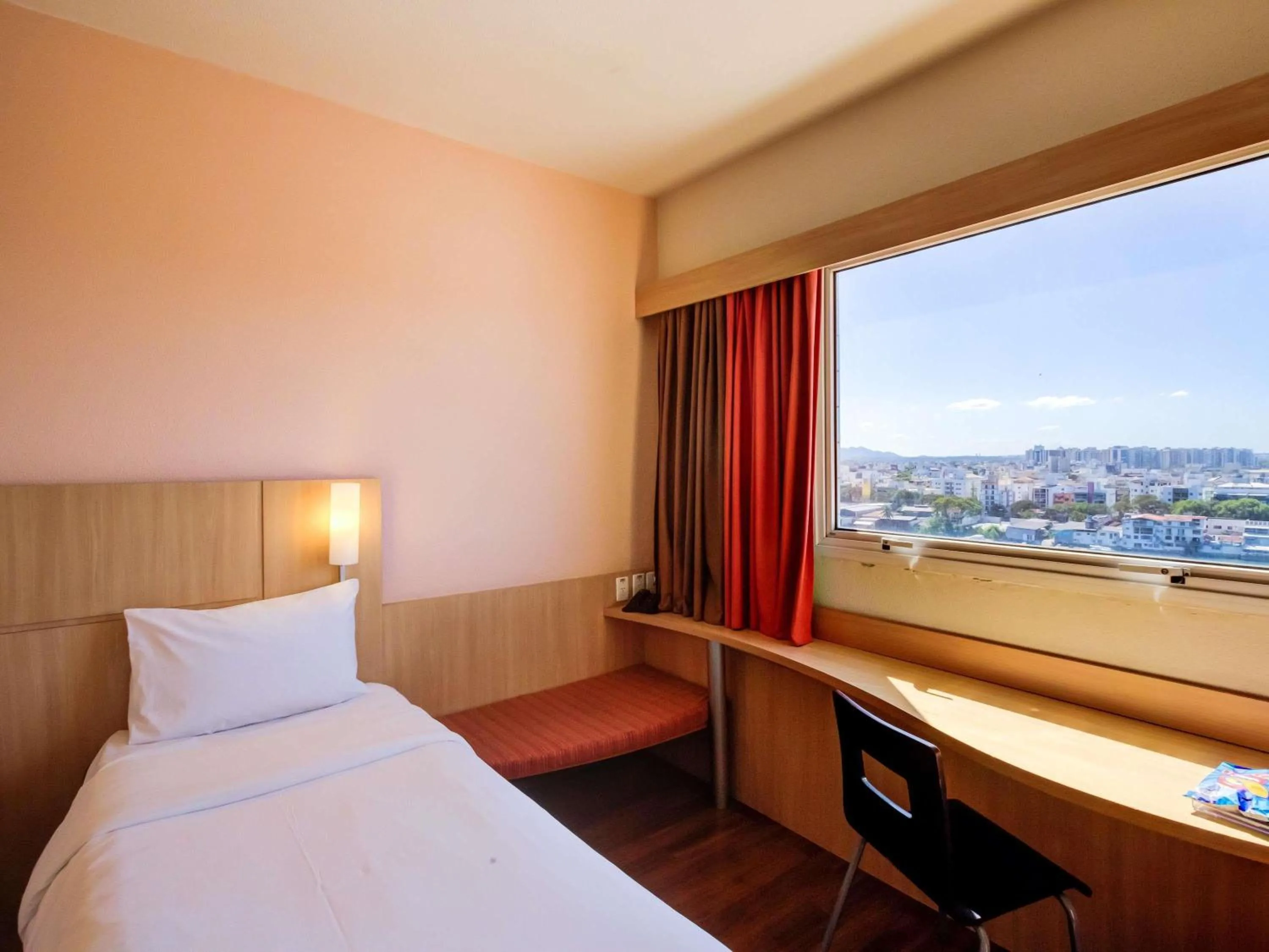 Bedroom, Bed in ibis Vitoria Praia do Canto