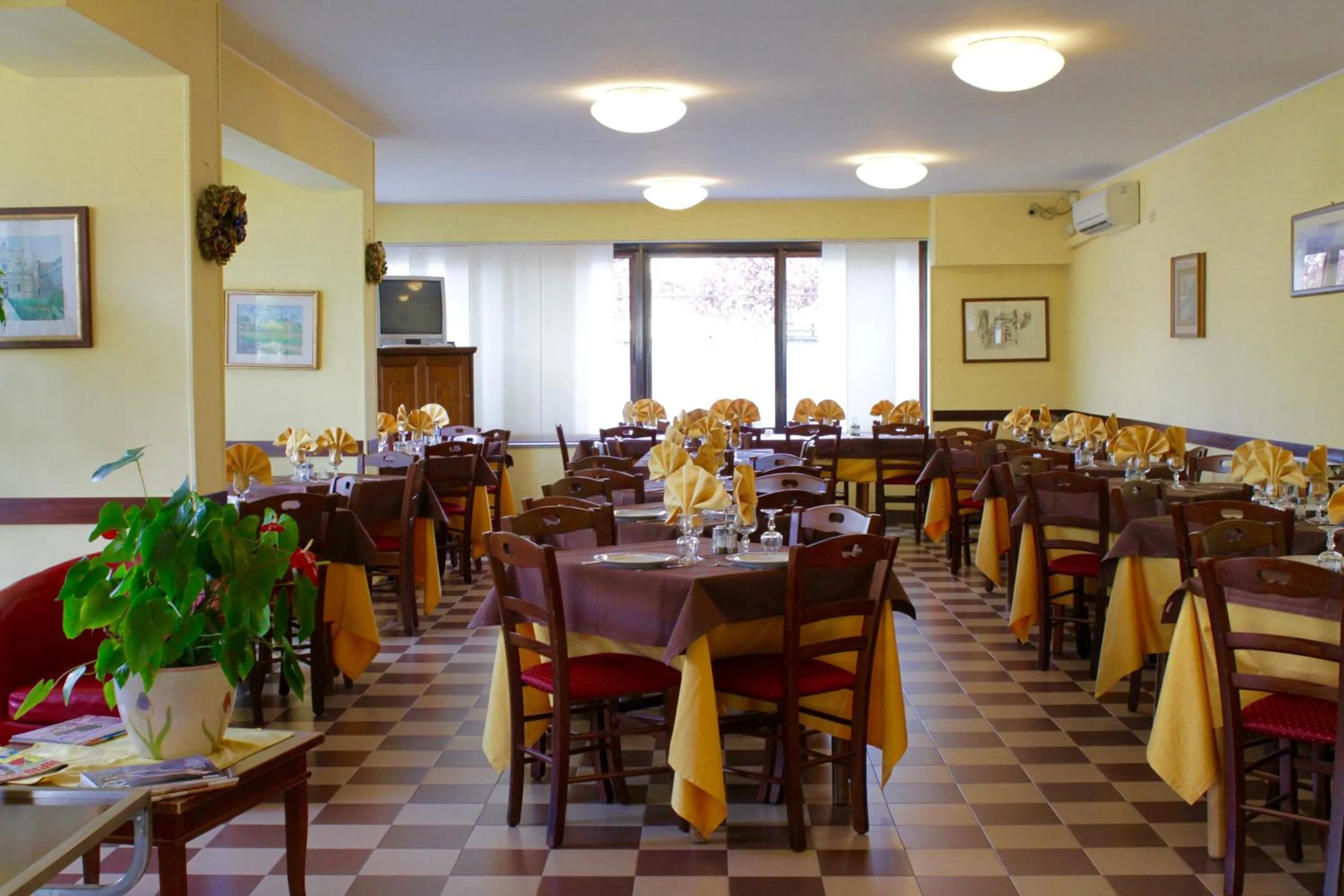 Restaurant/places to eat in Hotel Certosa