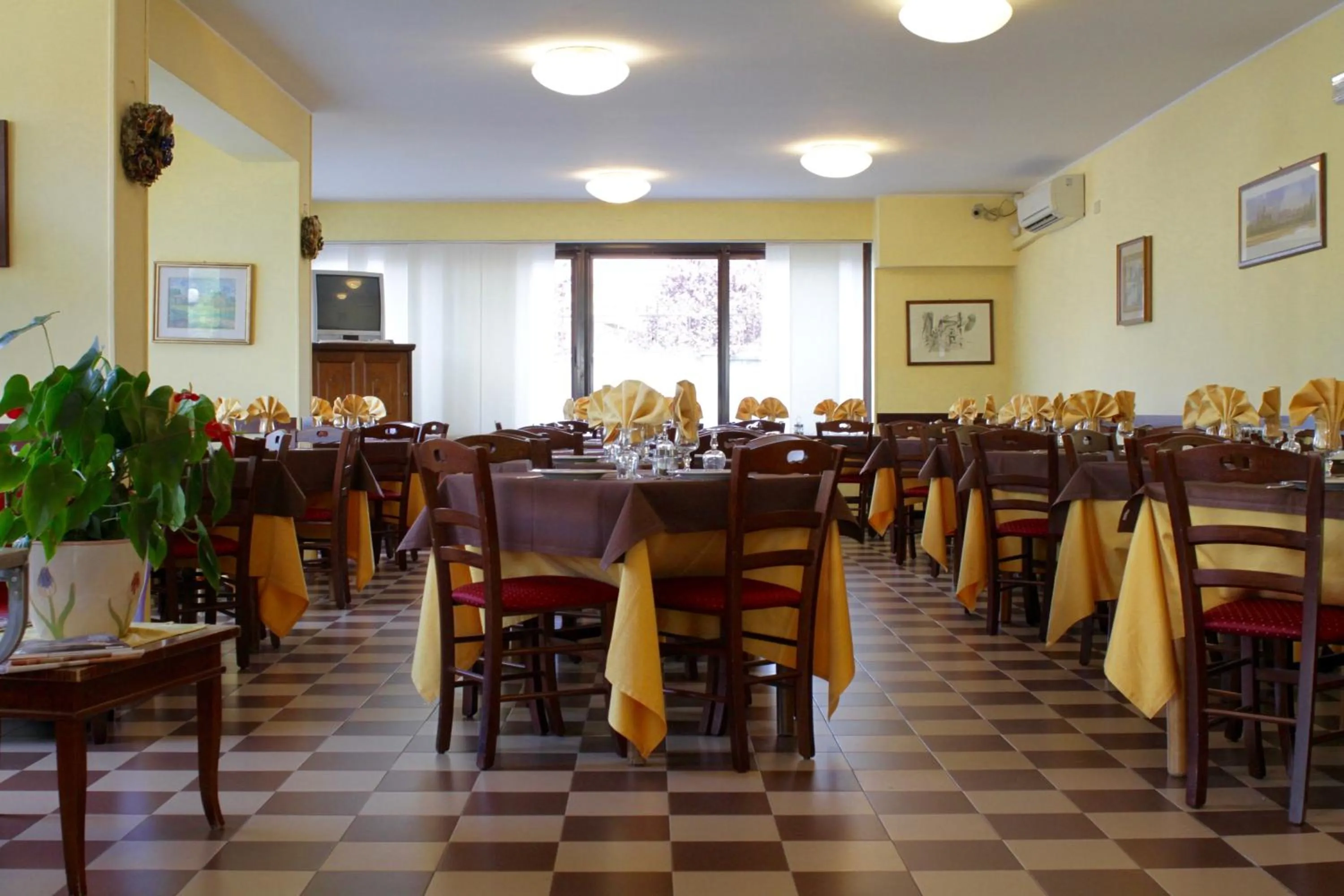 Restaurant/places to eat in Hotel Certosa