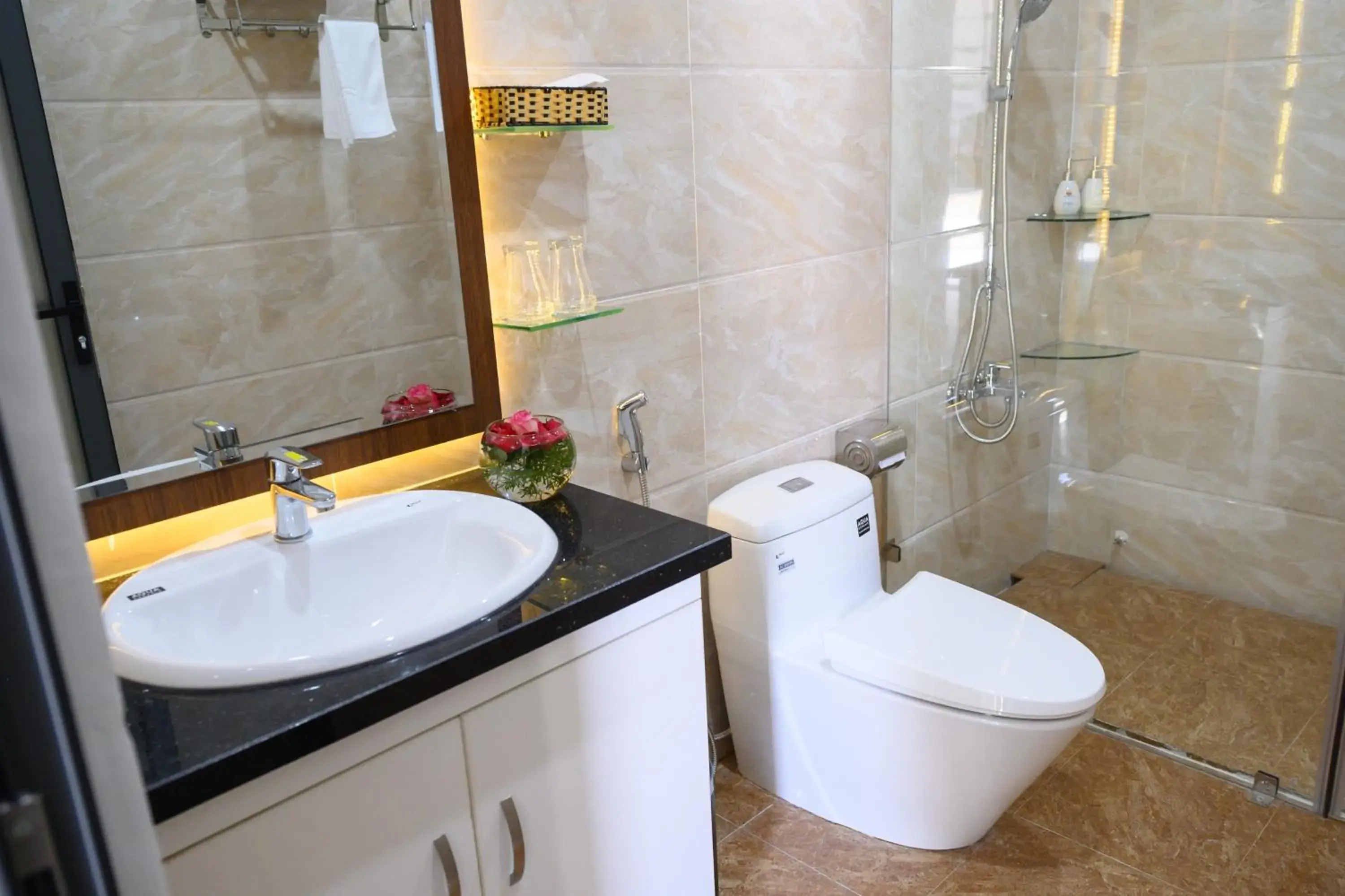 Deluxe Double Room in Nhat Quang Hotel Deluxe Double Room in Nhat Quang Hotel