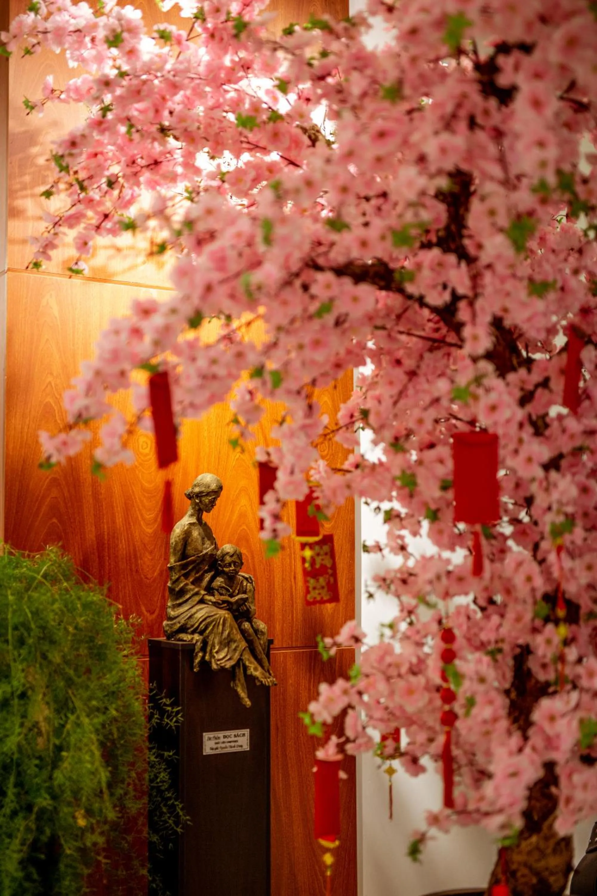 Communal lounge/ TV room in Nhat Quang Hotel