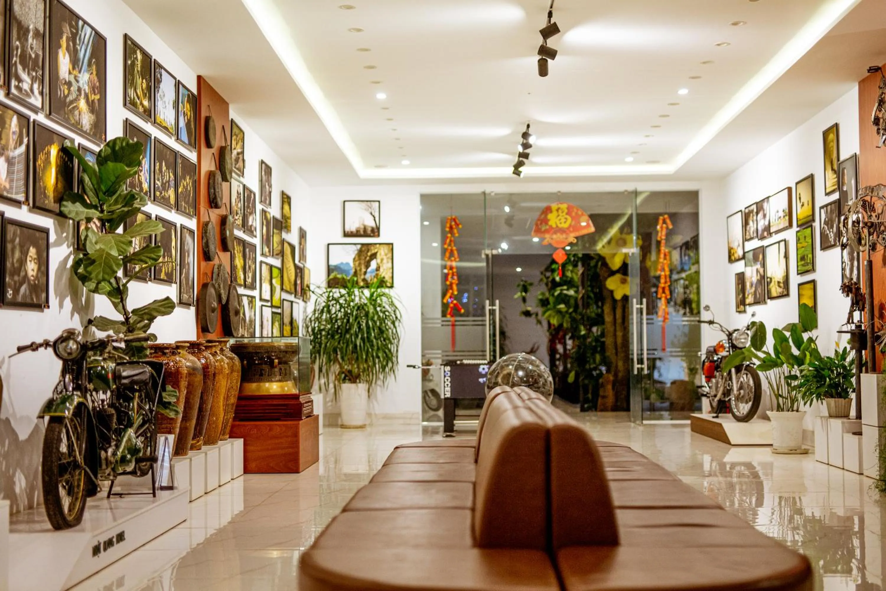 Communal lounge/ TV room in Nhat Quang Hotel