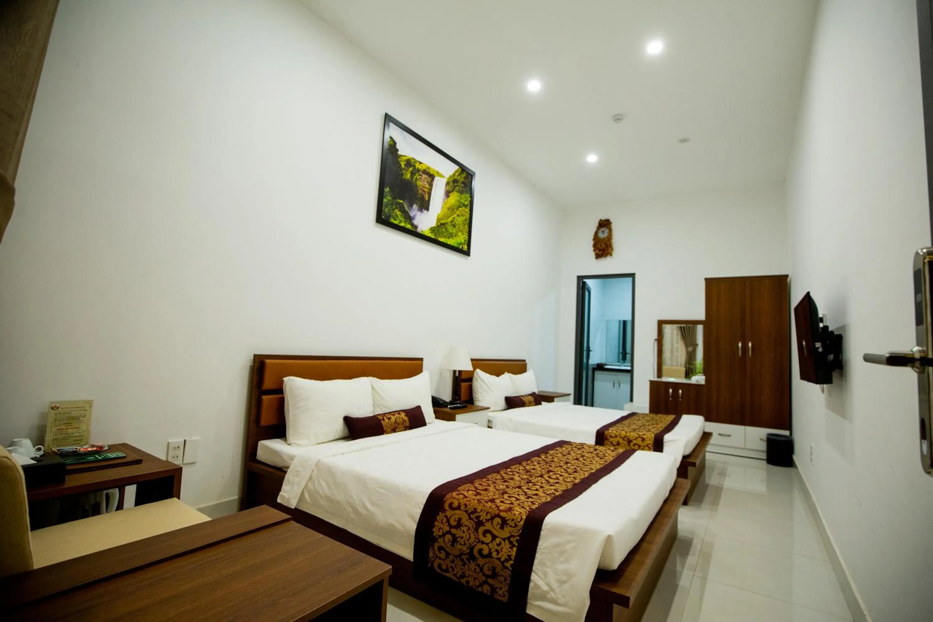 Bedroom, Bed in Nhat Quang Hotel