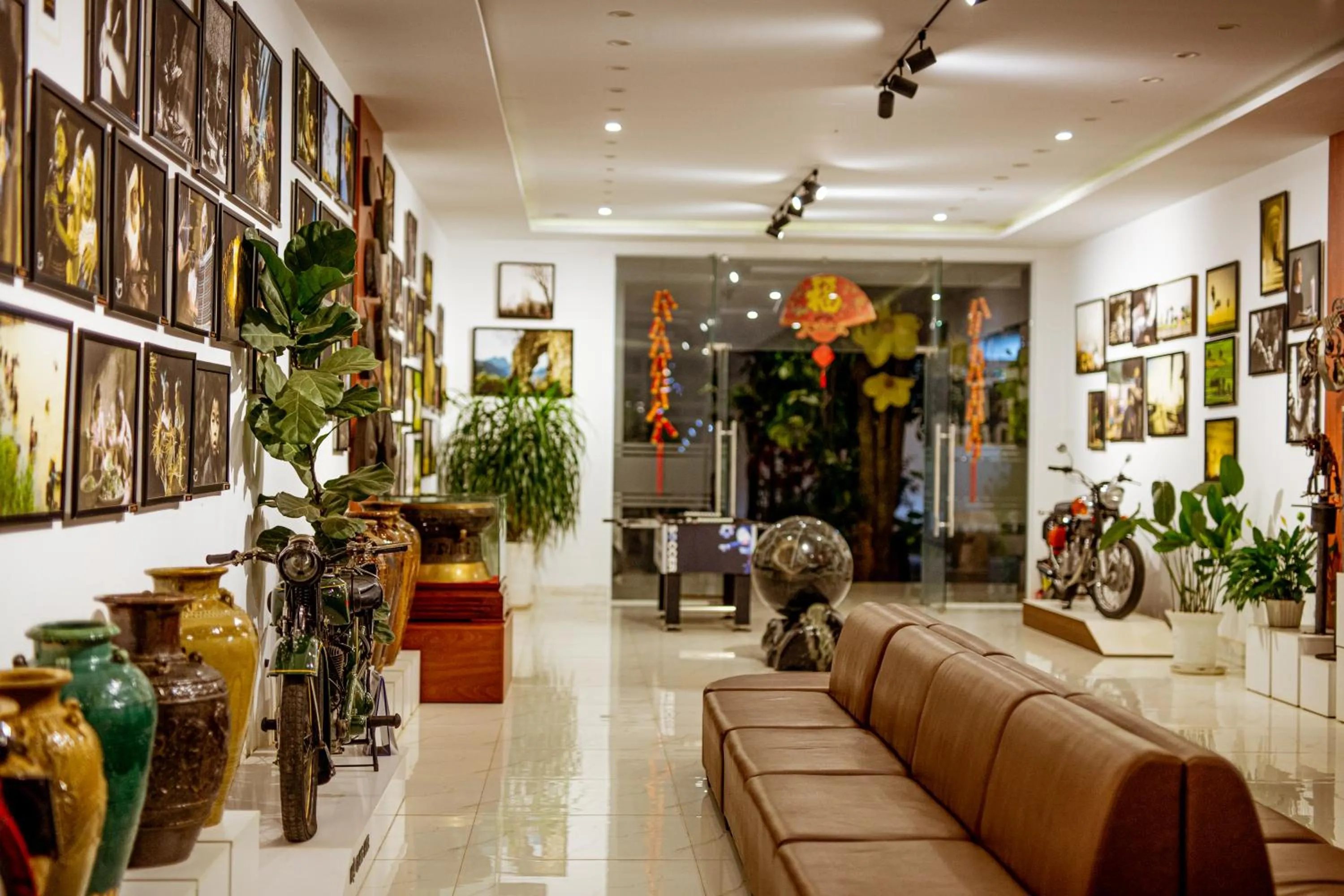 Communal lounge/ TV room in Nhat Quang Hotel