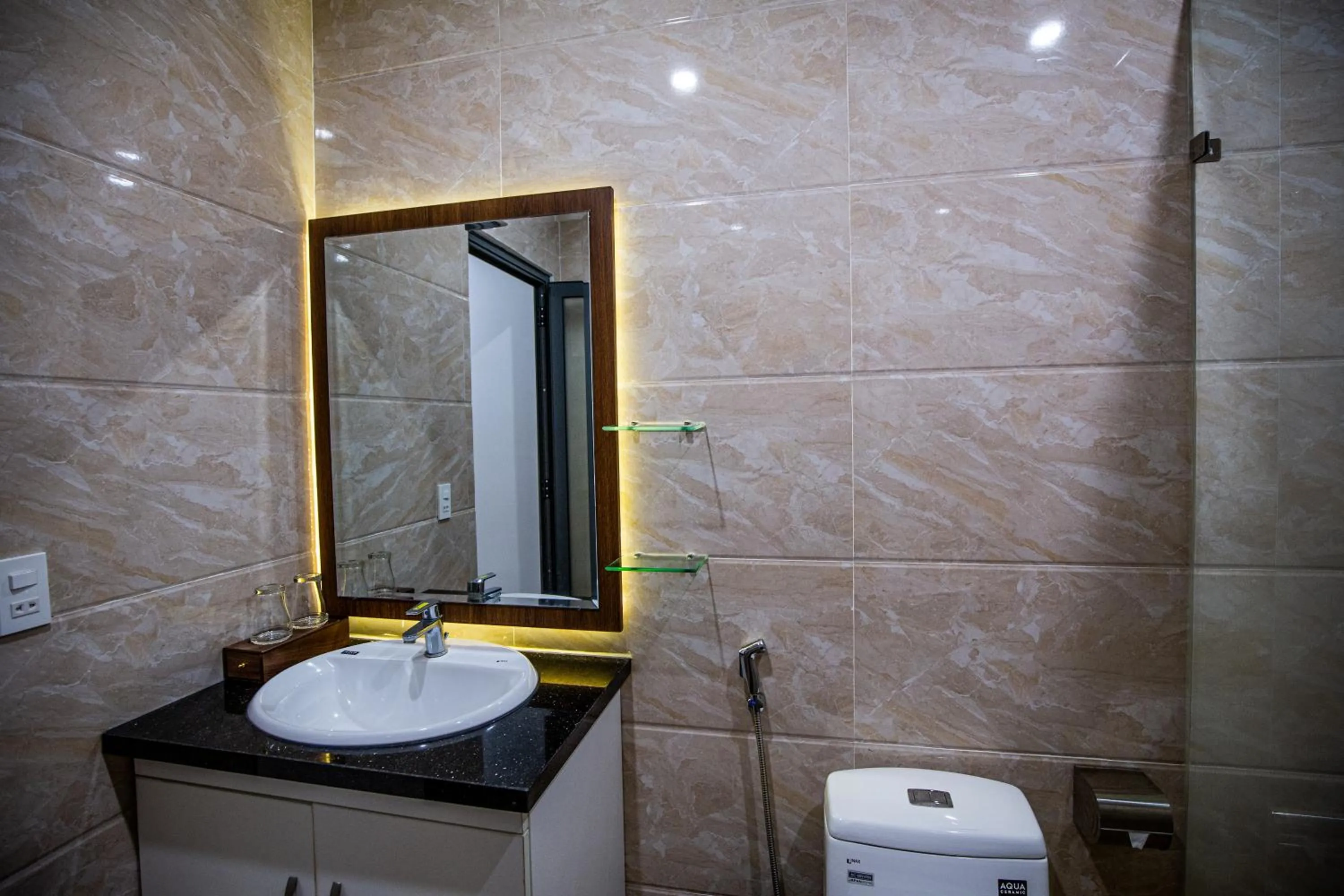 Toilet in Nhat Quang Hotel