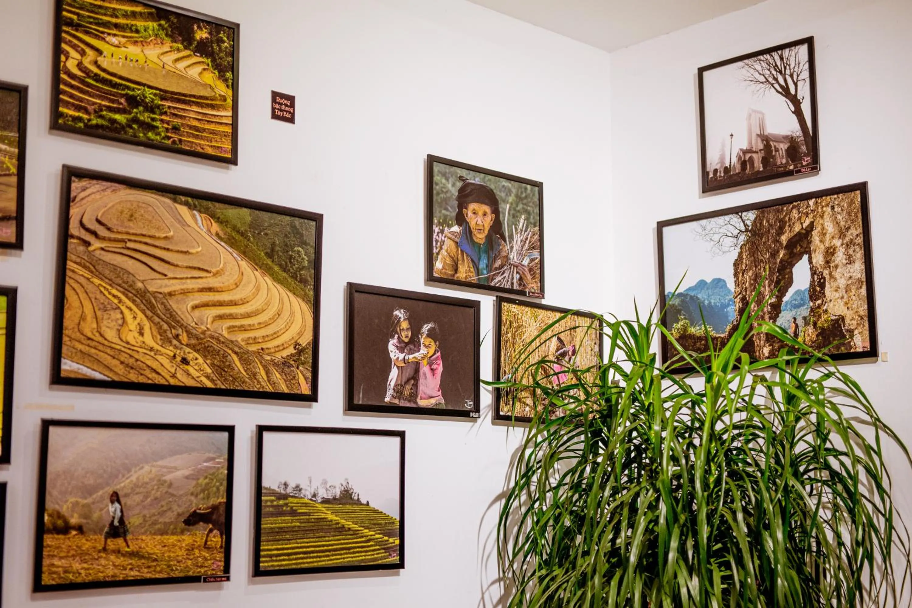 Communal lounge/ TV room in Nhat Quang Hotel